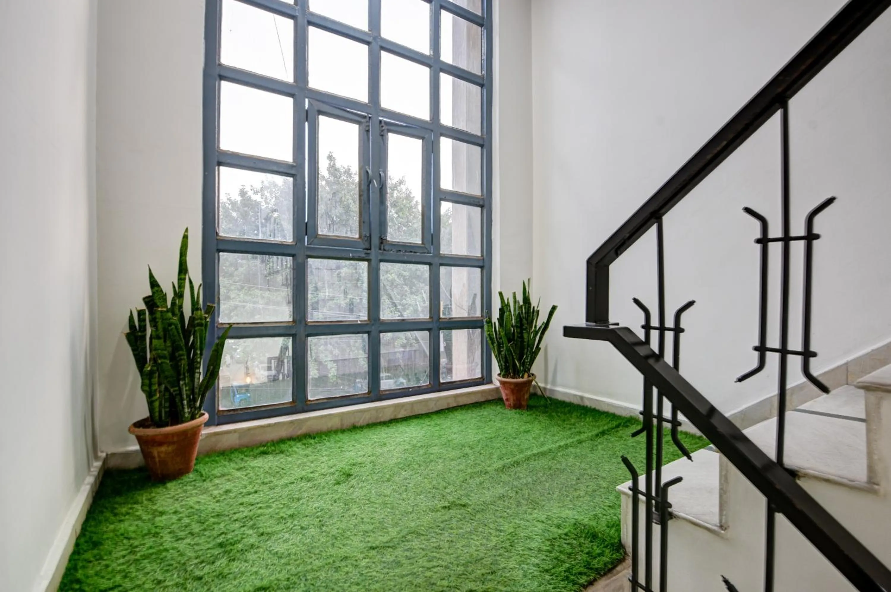 Property building, Bed in Gallivanto Inn - Rohini