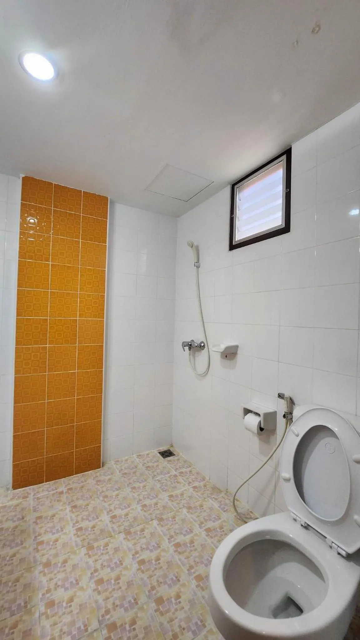 Shower in White Rose​ Hotel​ II​