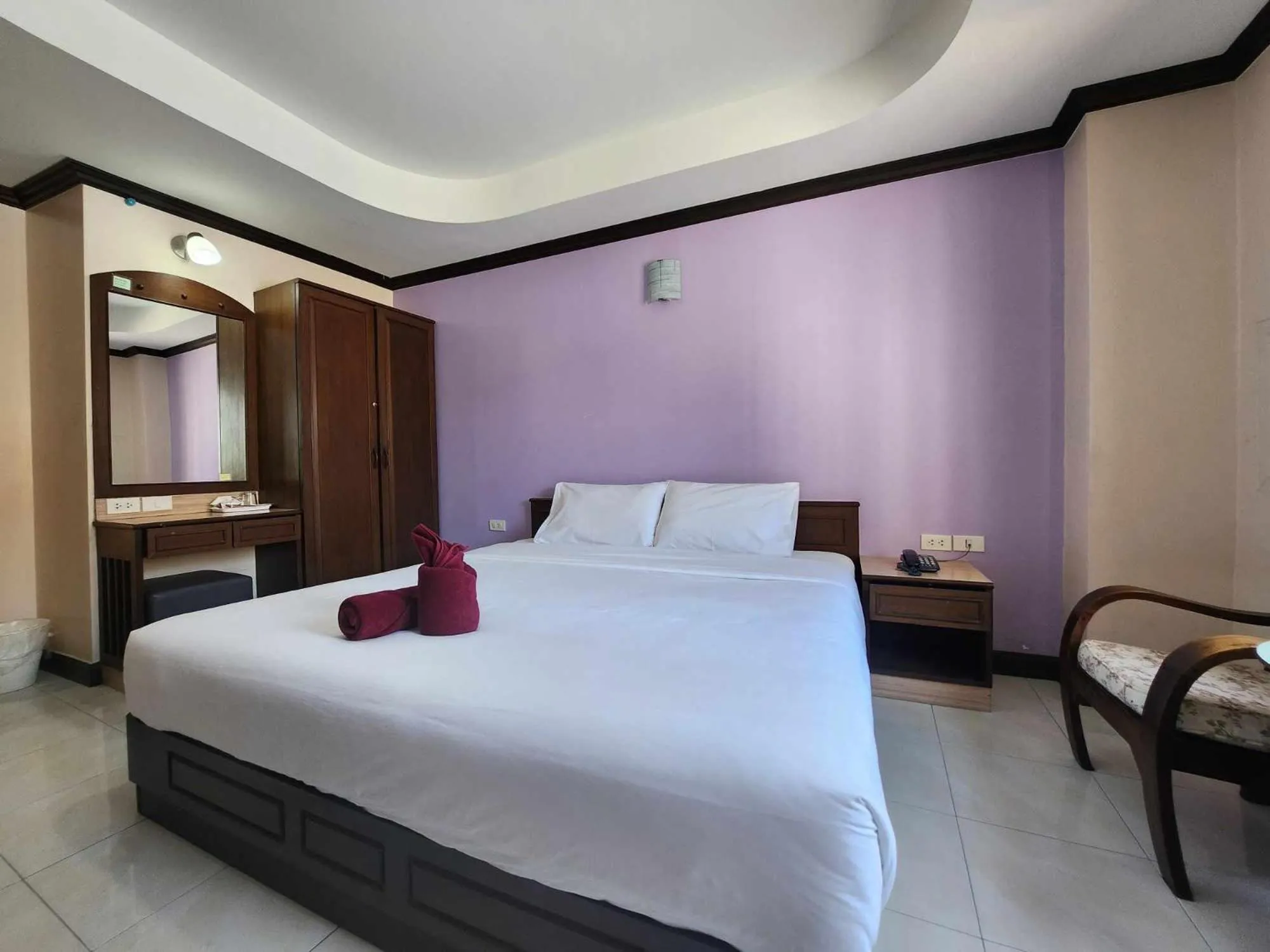 Property building, Bed in White Rose​ Hotel​ II​