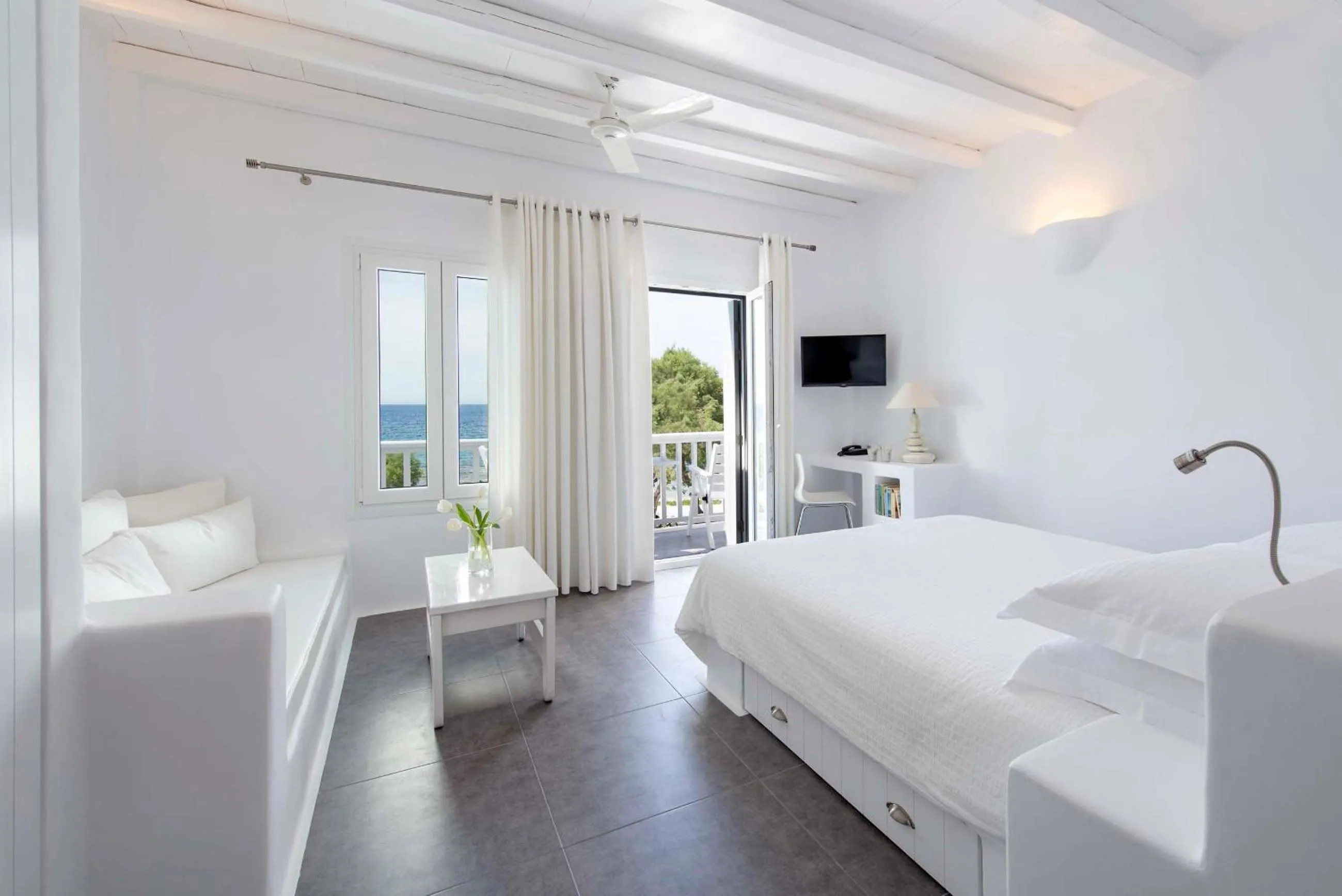 Bedroom, Bed in Nefeli Sunset Studios