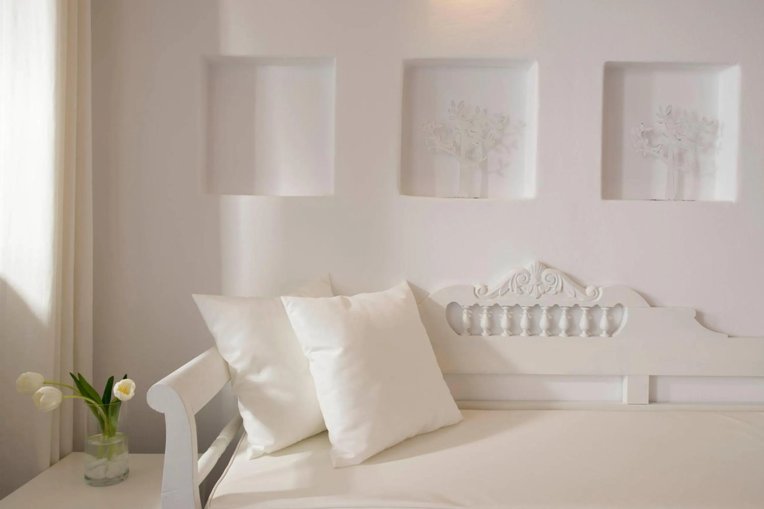 Decorative detail, Bed in Nefeli Sunset Studios