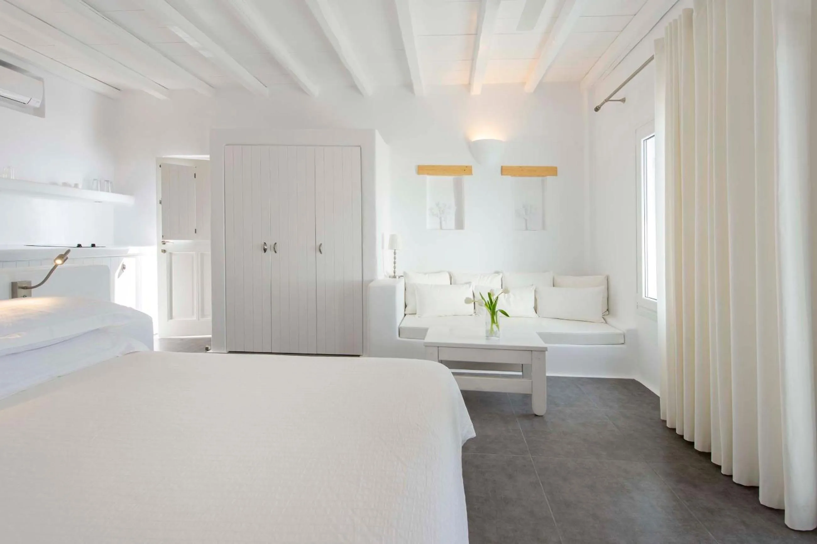 Photo of the whole room, Bed in Nefeli Sunset Studios