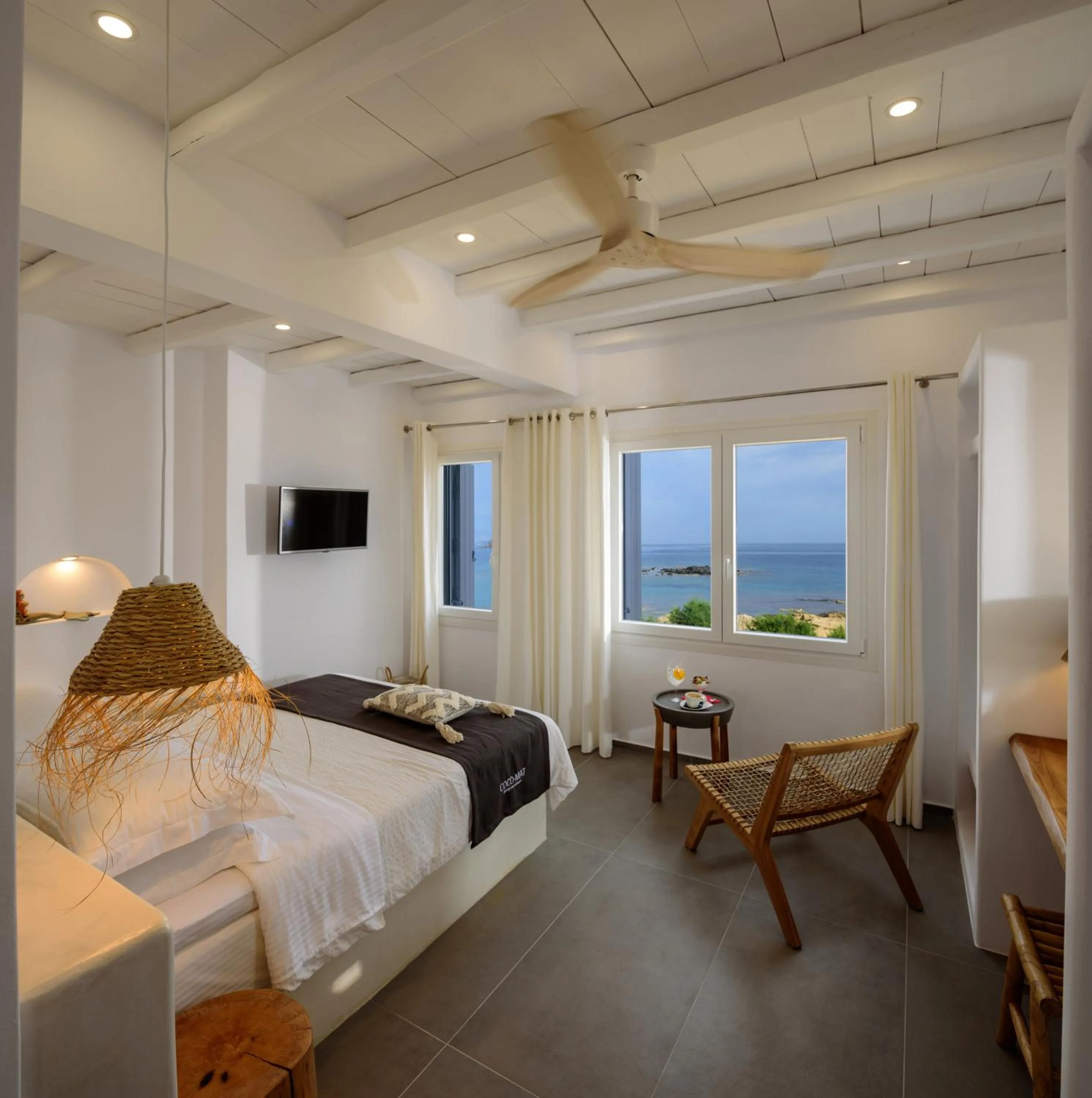 Bedroom, Bed in Nefeli Sunset Studios