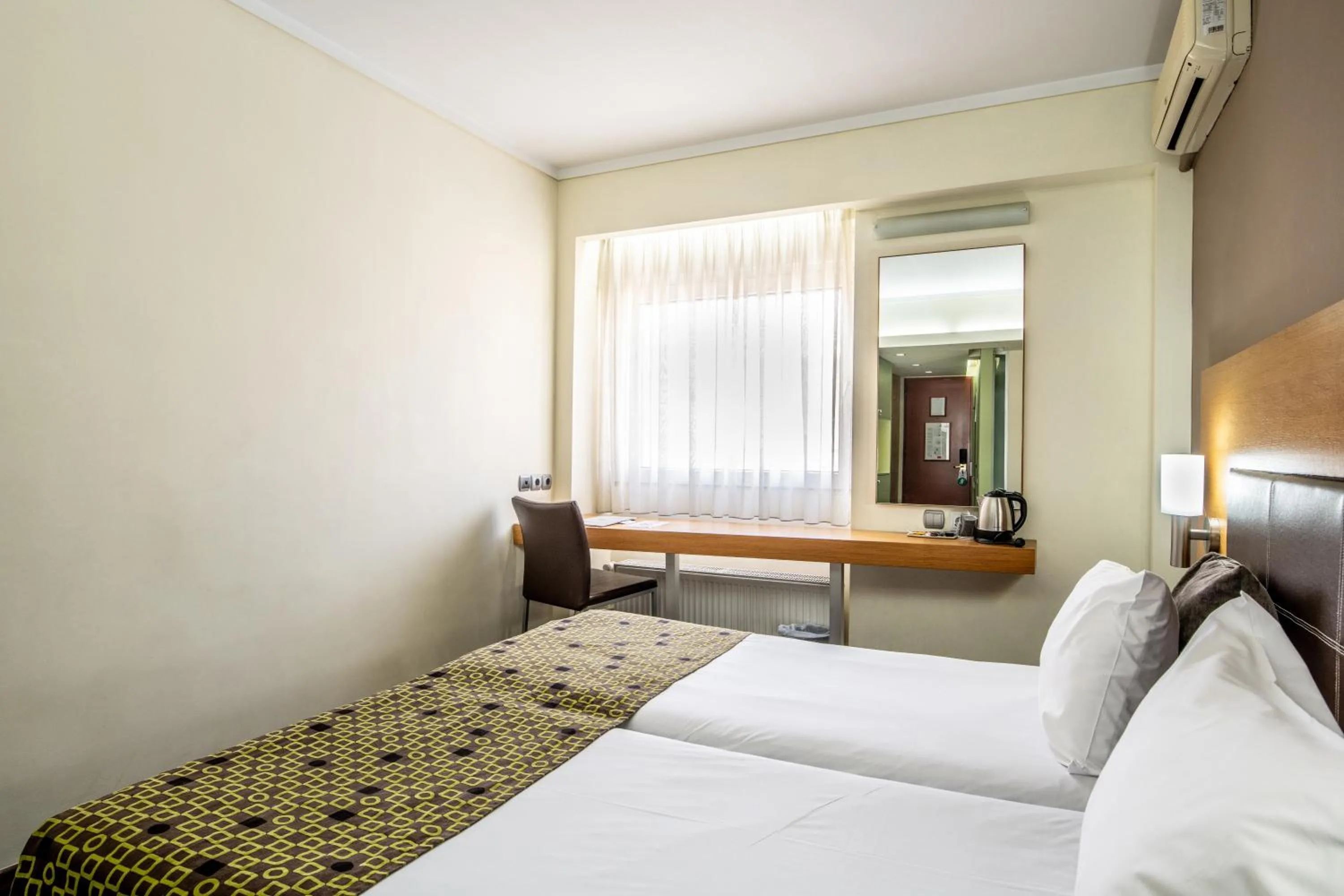 Bedroom, Bed in Capsis Hotel Thessaloniki