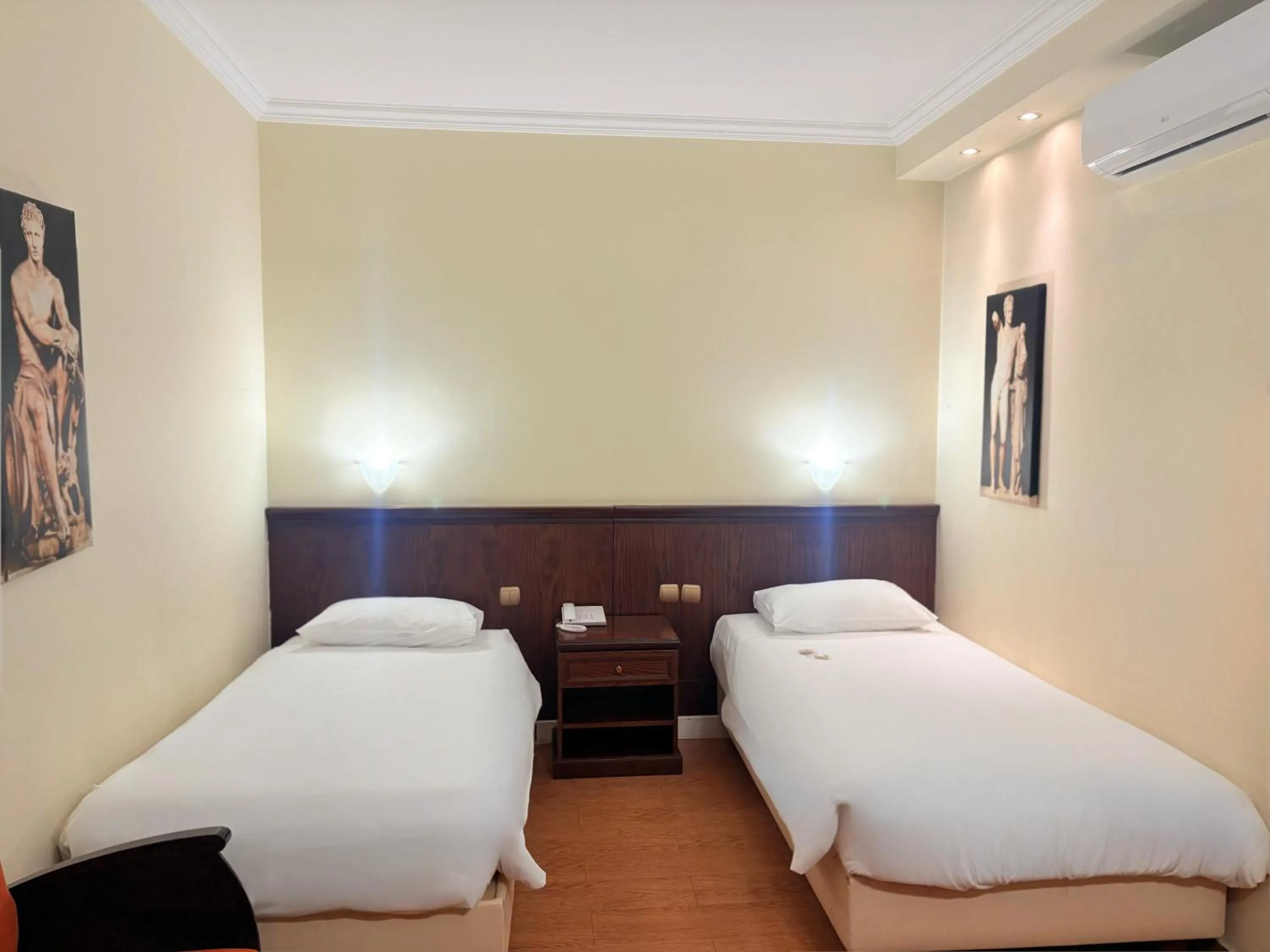 Bedroom, Bed in Capsis Hotel Thessaloniki