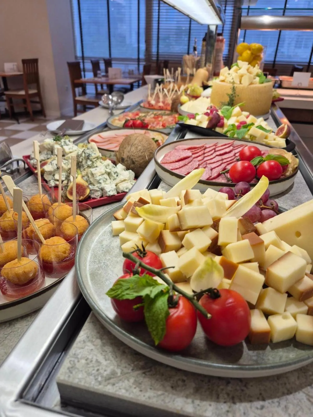 Restaurant/places to eat in Capsis Hotel Thessaloniki