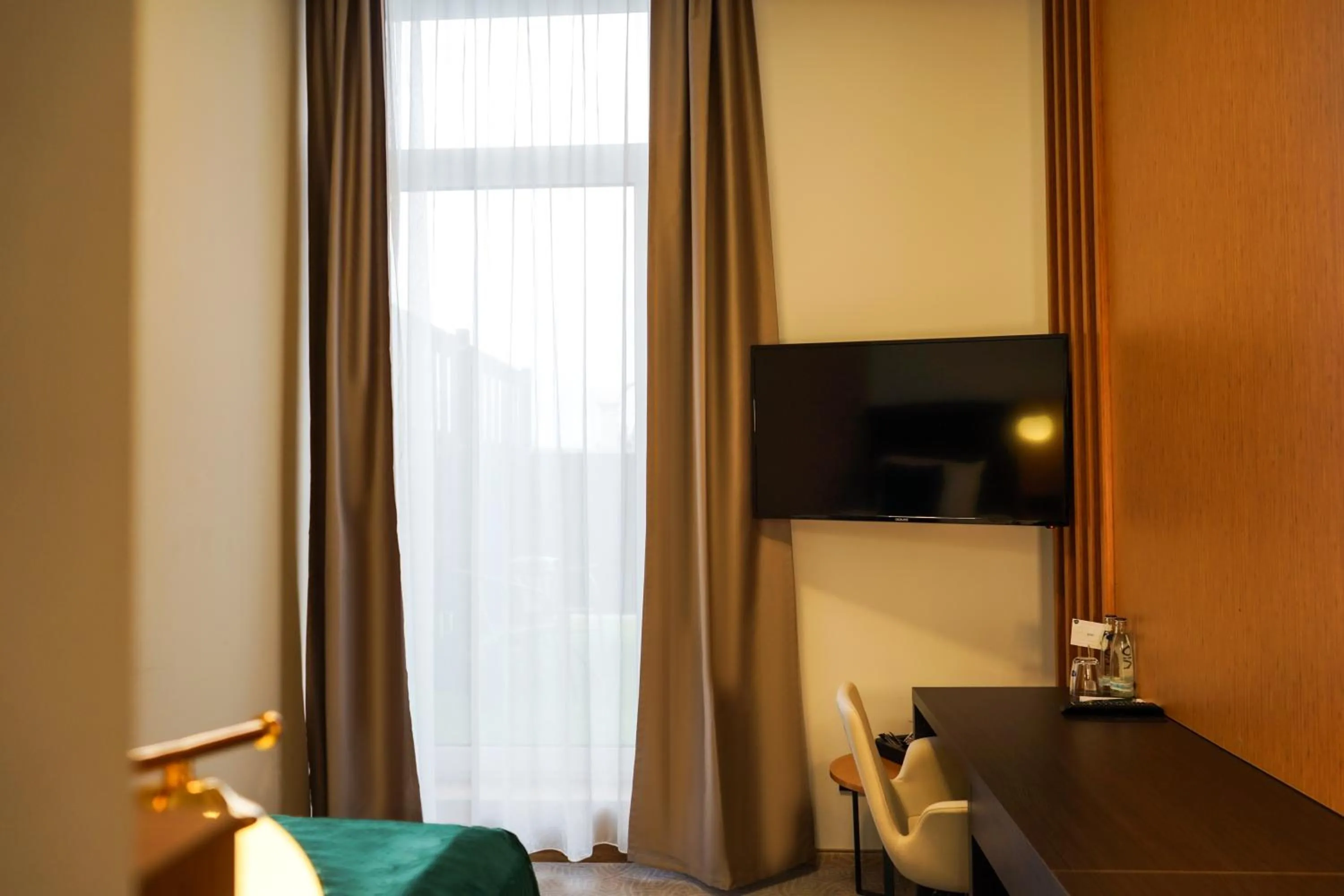 Photo of the whole room in M-Pire Hotel Berlin