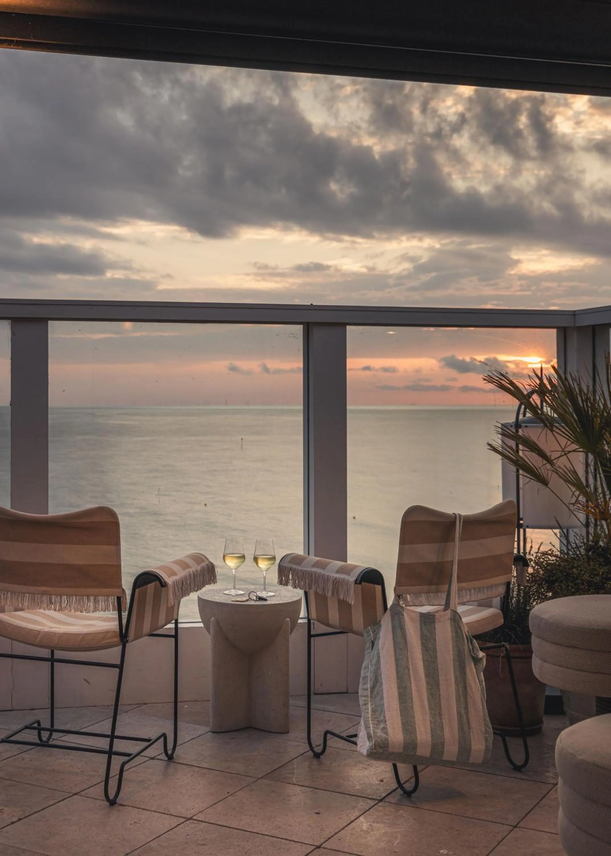 Lounge or bar in No 42 by GuestHouse, Margate