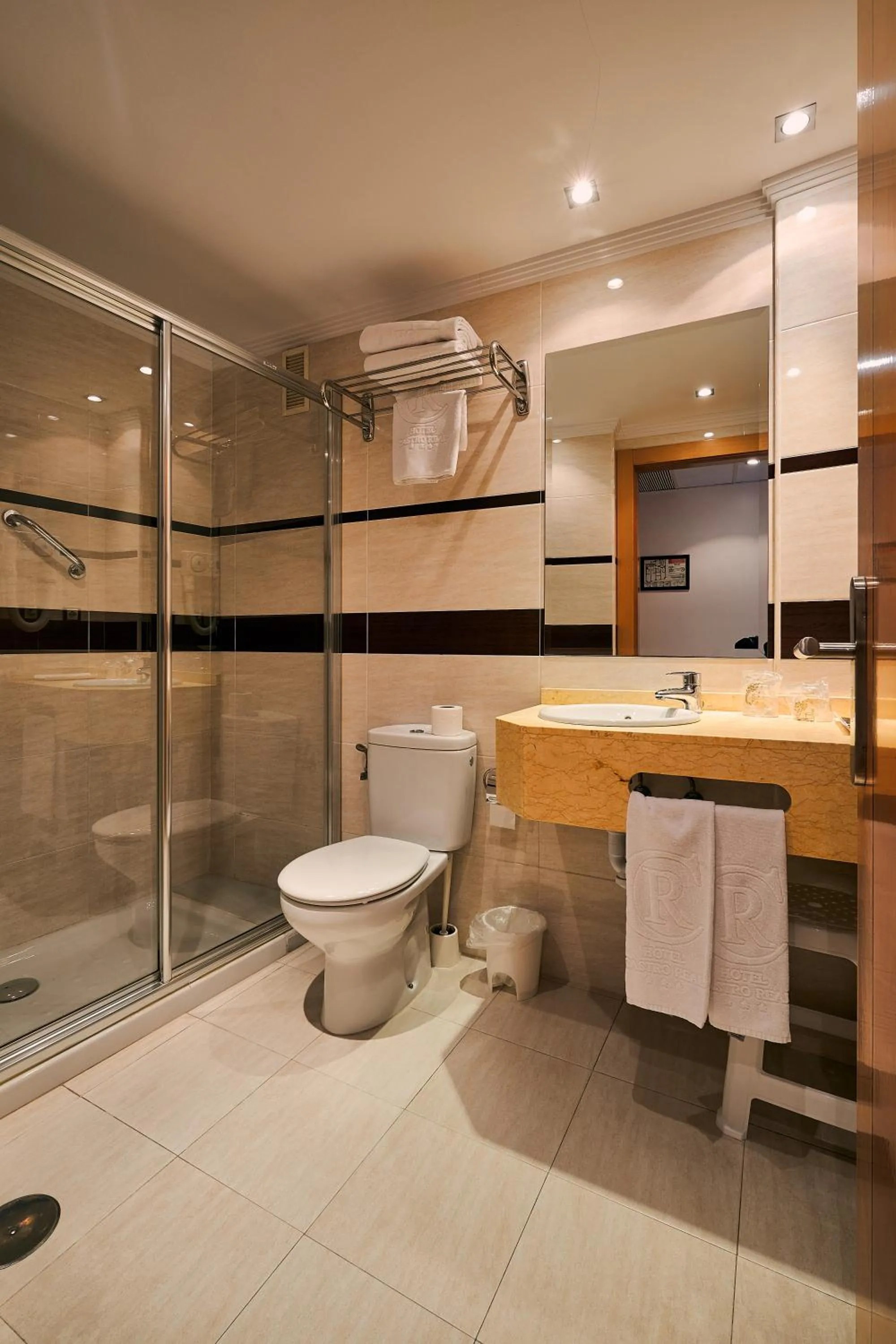Bathroom in Hotel Castro Real