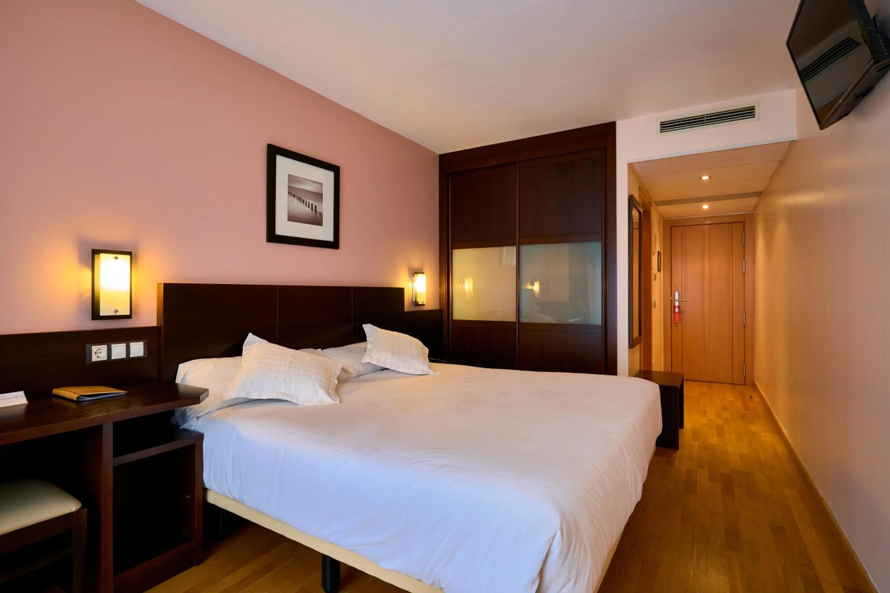 Photo of the whole room, Bed in Hotel Castro Real