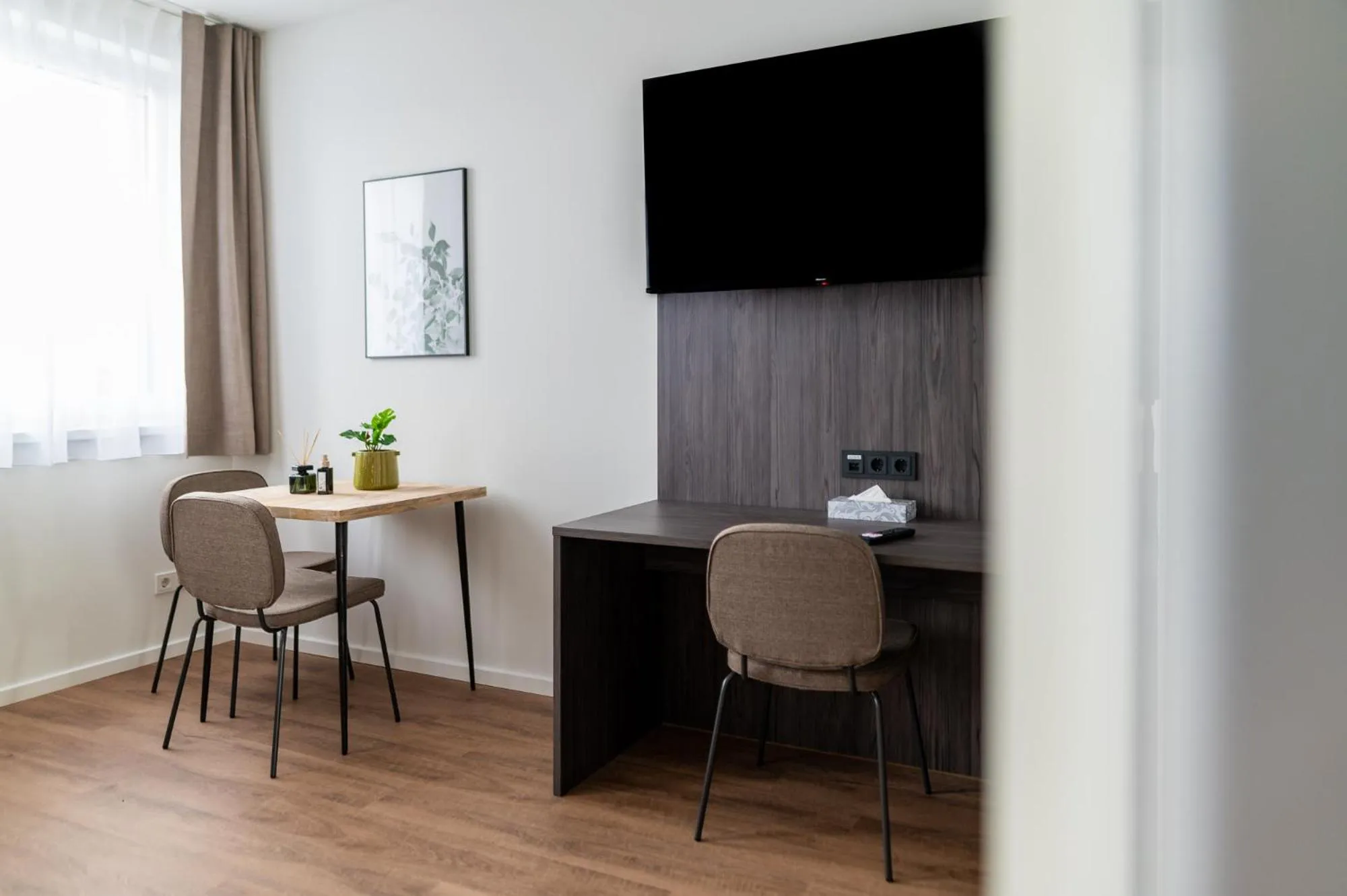 TV and multimedia in Limehome Bremerhaven Kantstraße