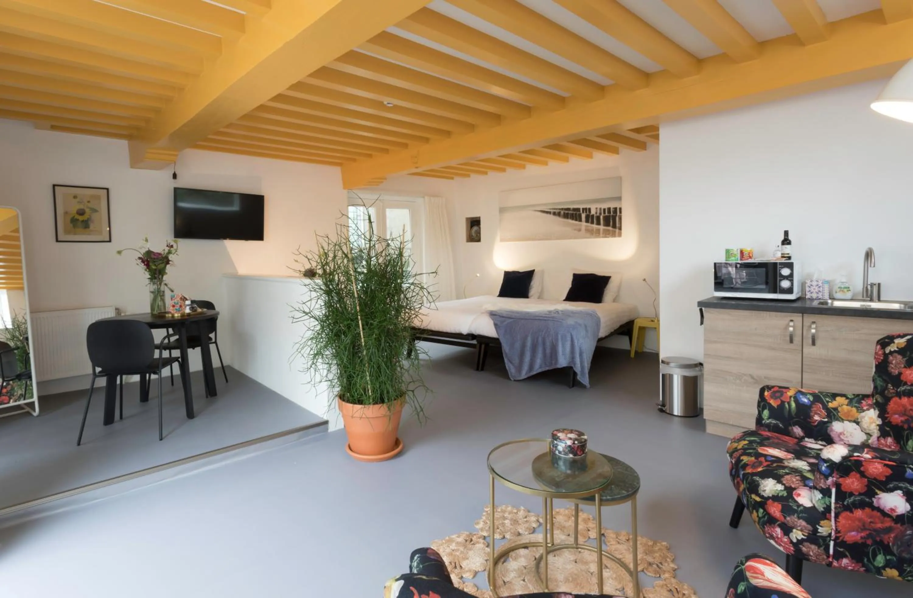 Photo of the whole room, Bed in Hotel Zilt Studio's