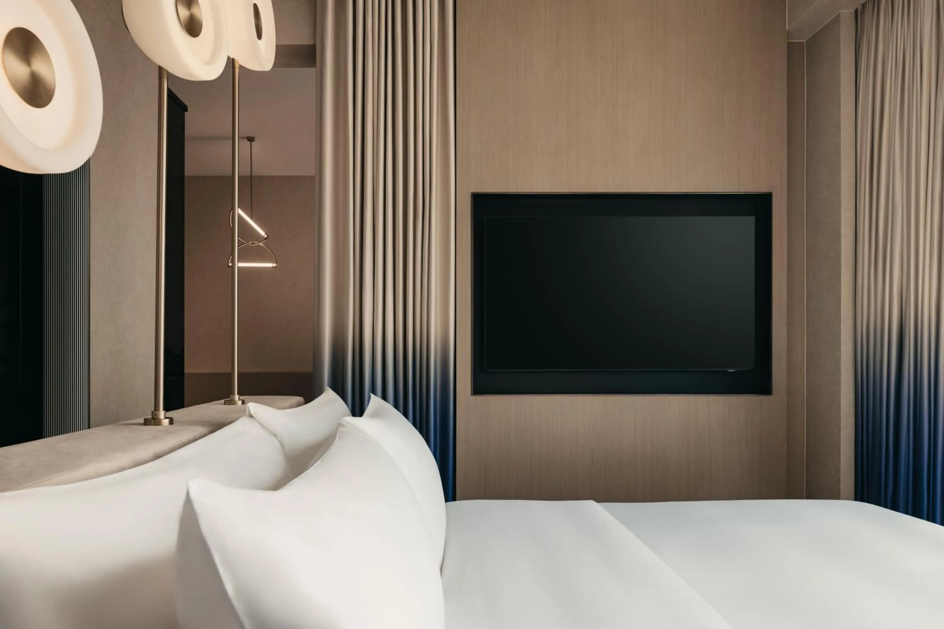 TV and multimedia, Bed in Mondrian Singapore Duxton