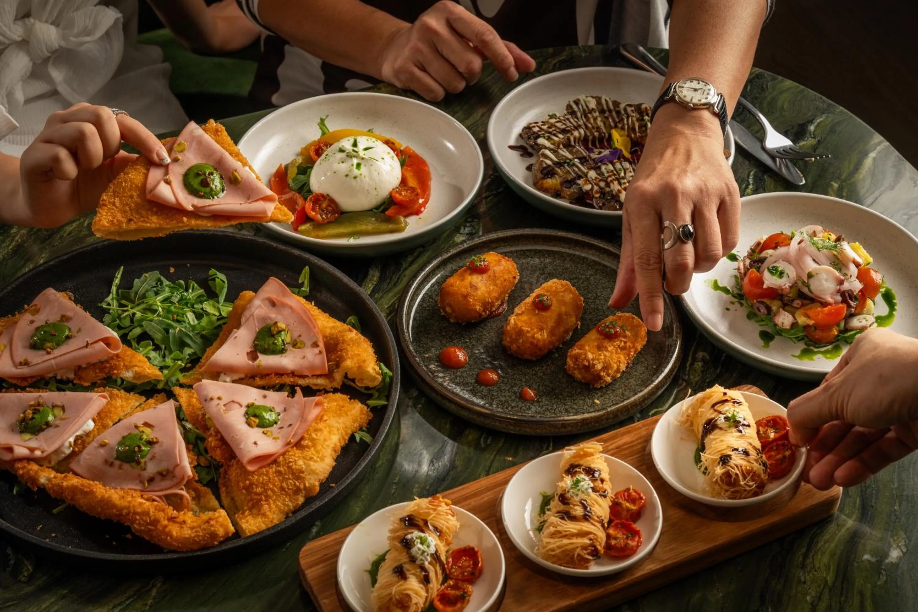 Restaurant/places to eat in Mondrian Singapore Duxton