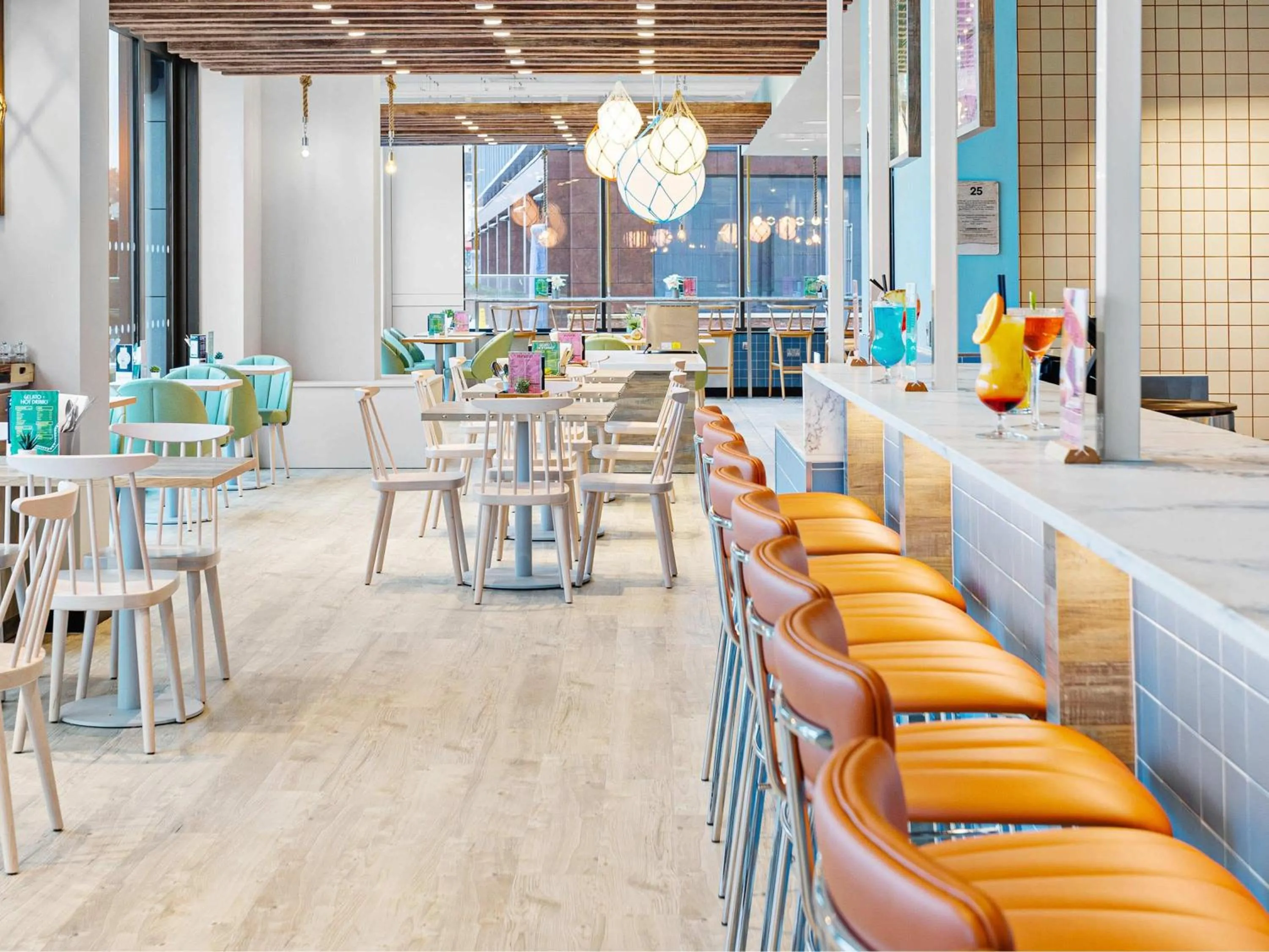 Lounge or bar in ibis Styles Paignton