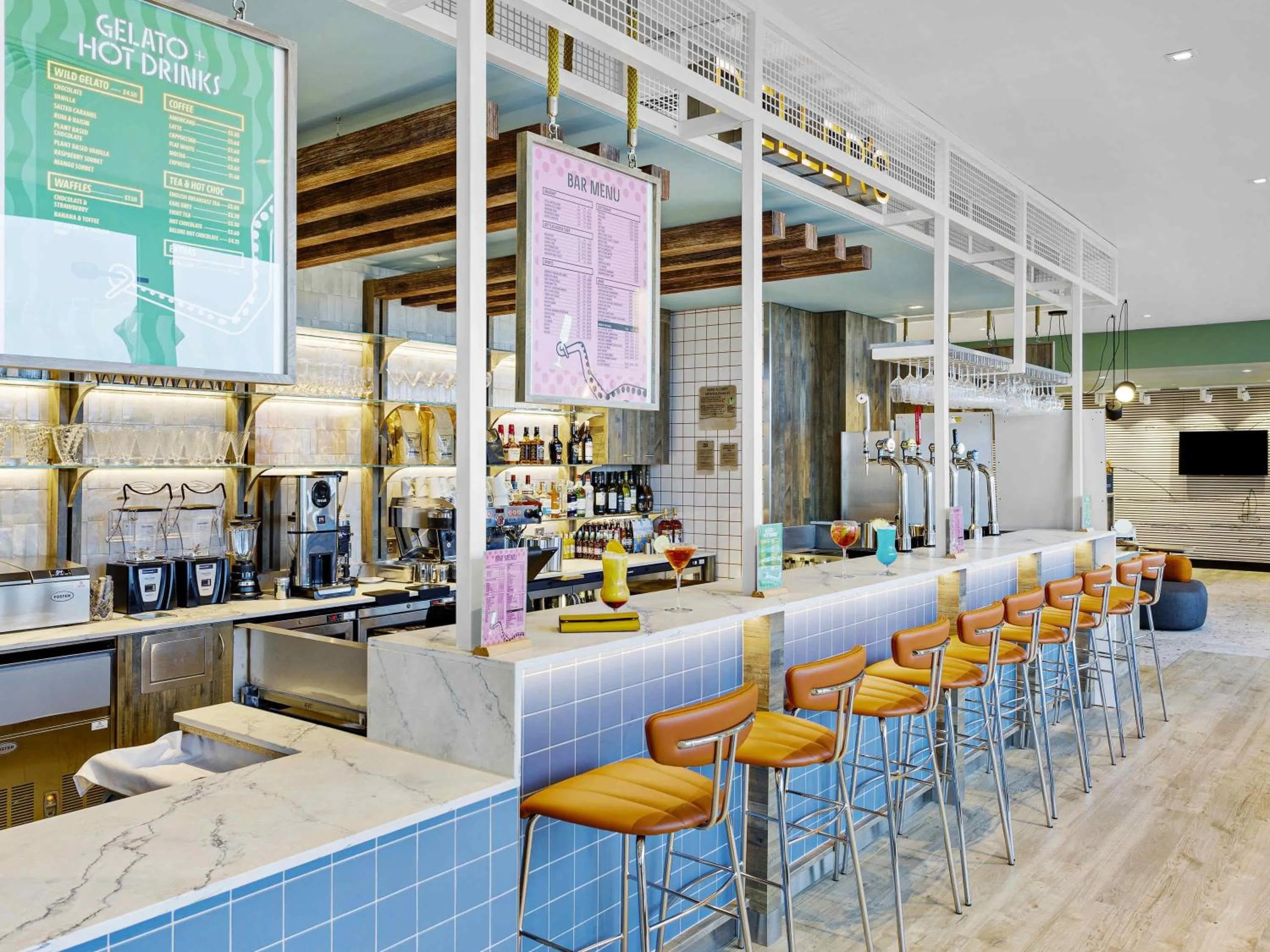 Lounge or bar in ibis Styles Paignton