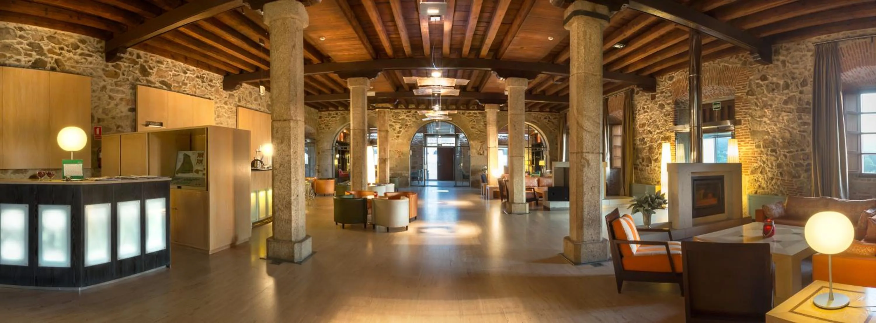 Communal lounge/ TV room in Izan Puerta de Gredos