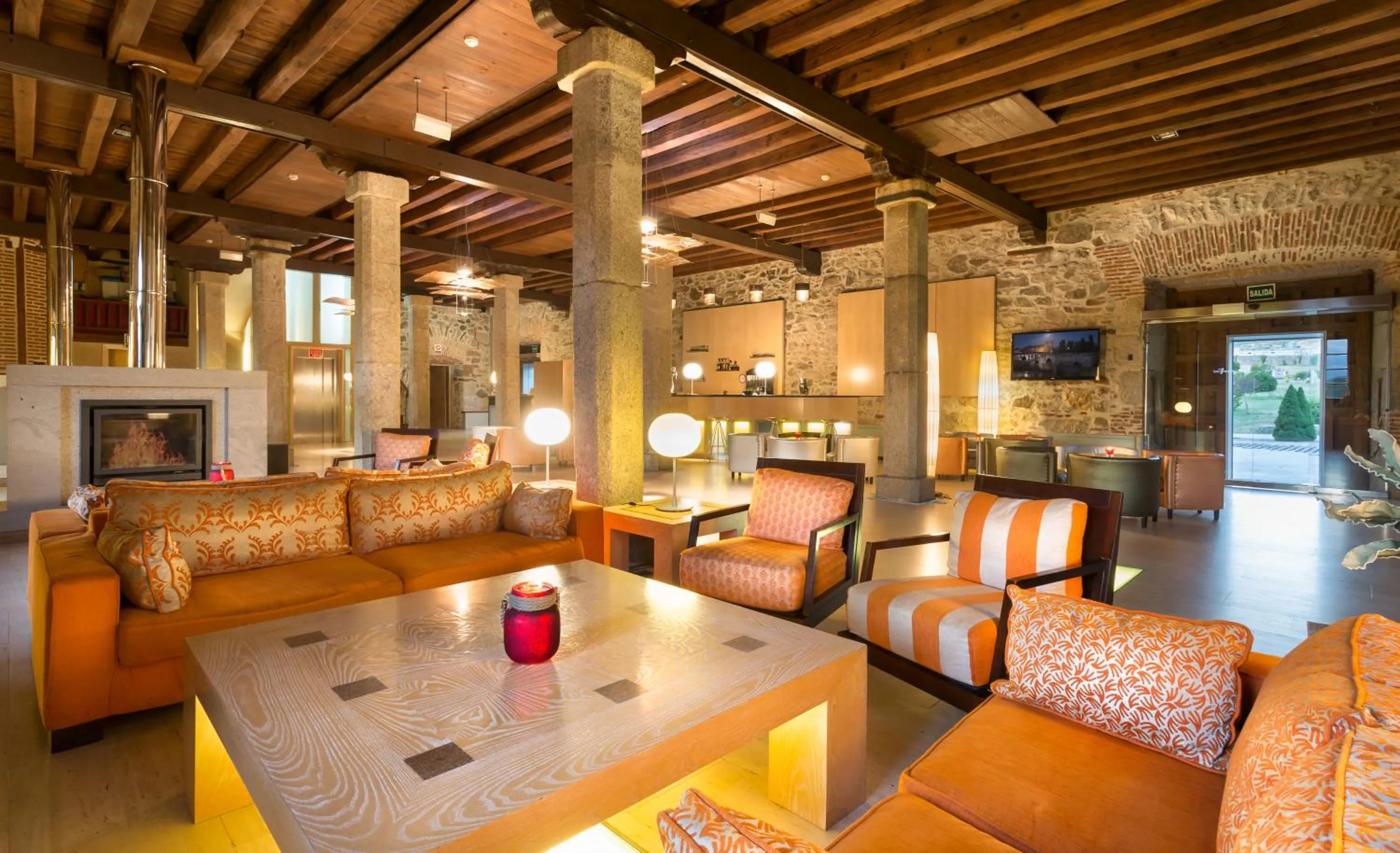 Communal lounge/ TV room in Izan Puerta de Gredos