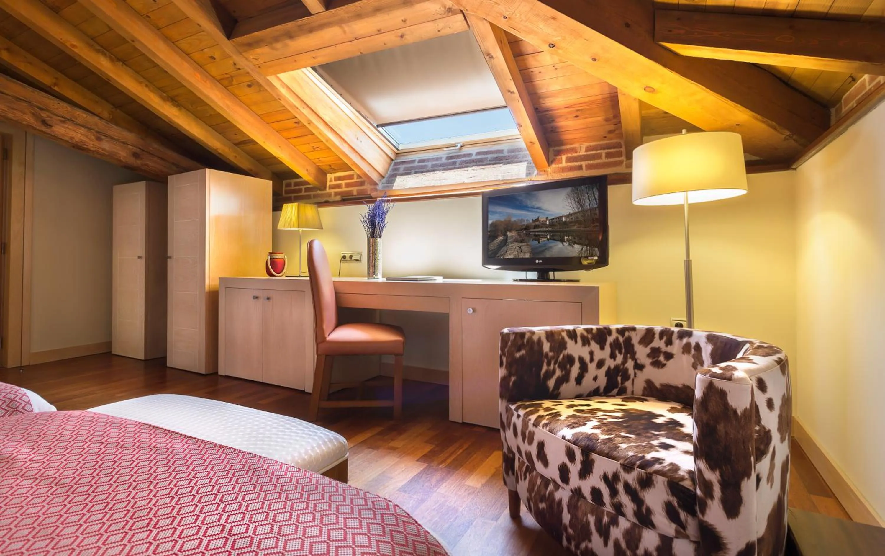 TV and multimedia, Bed in Izan Puerta de Gredos