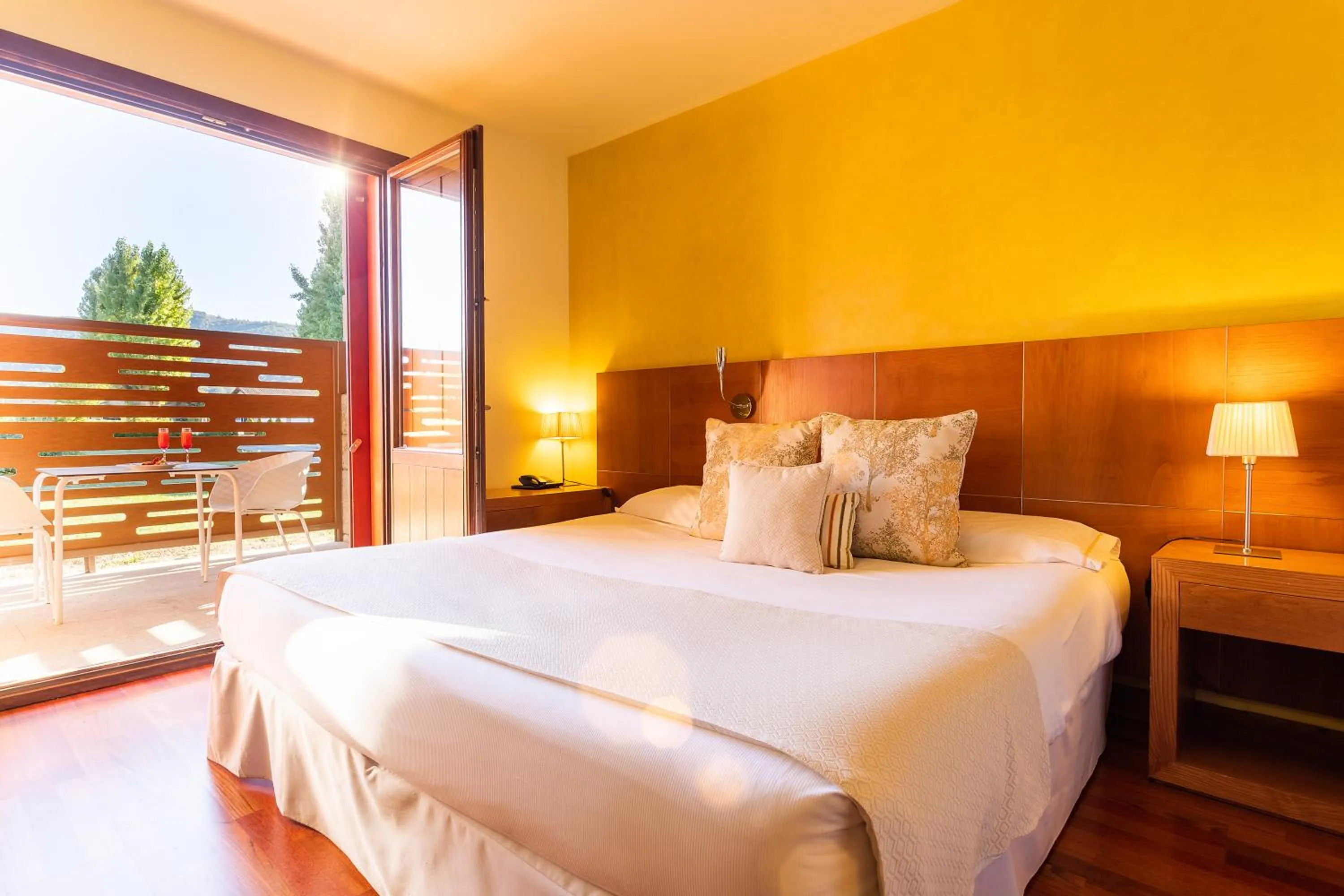 Garden view, Bed in Izan Puerta de Gredos