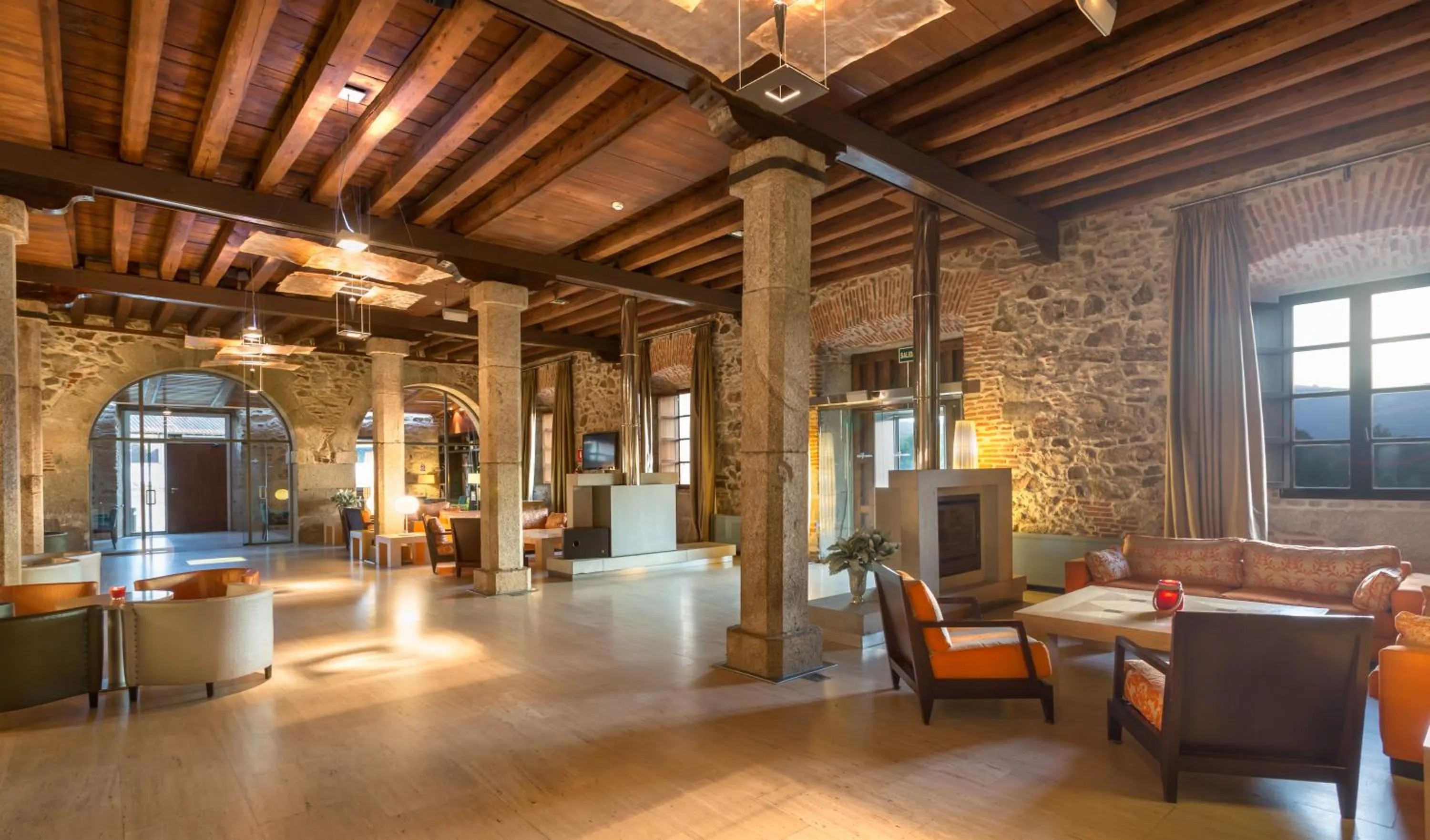 Communal lounge/ TV room in Izan Puerta de Gredos