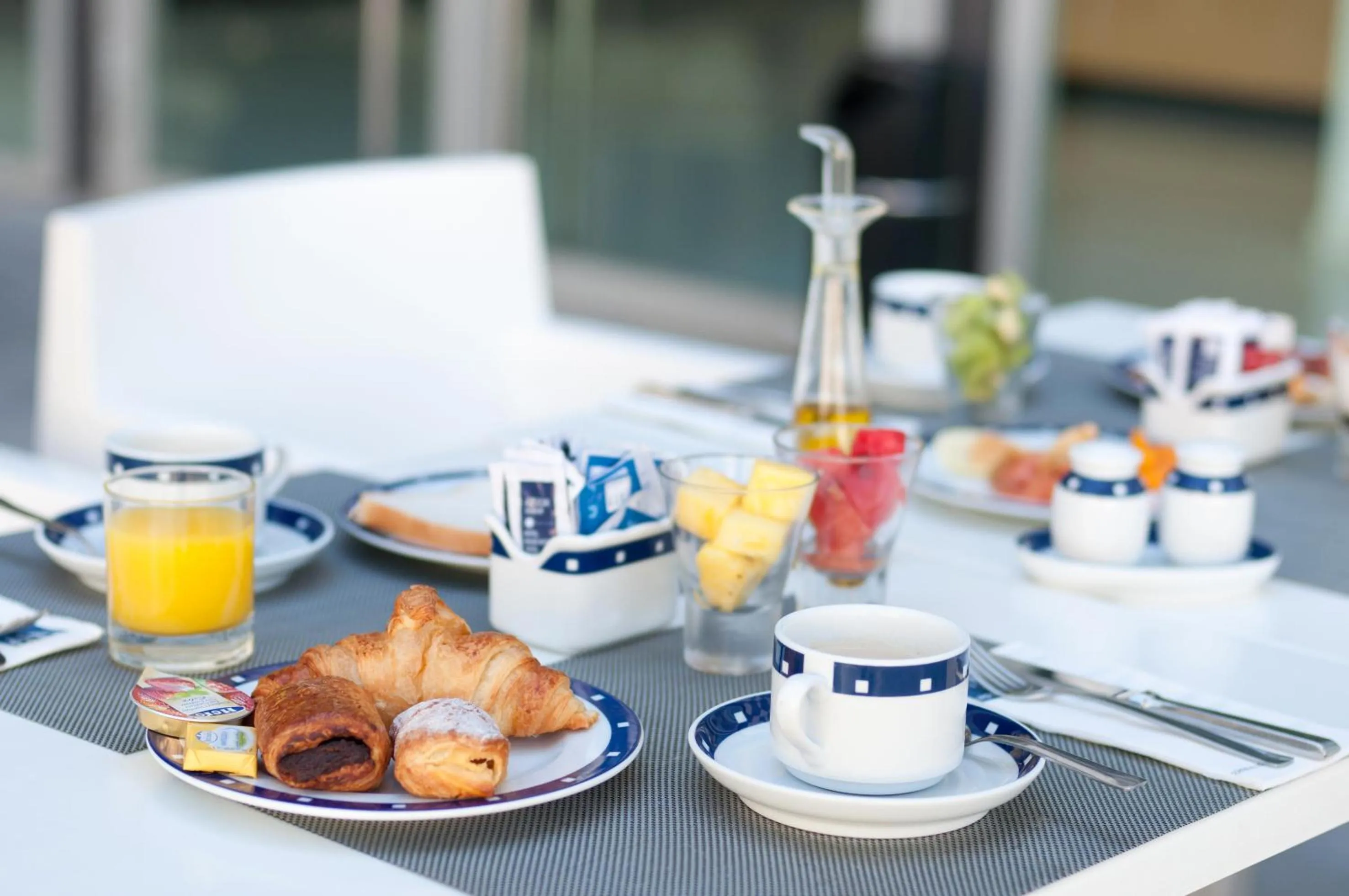 Restaurant/places to eat in Hotel Zentral Ave