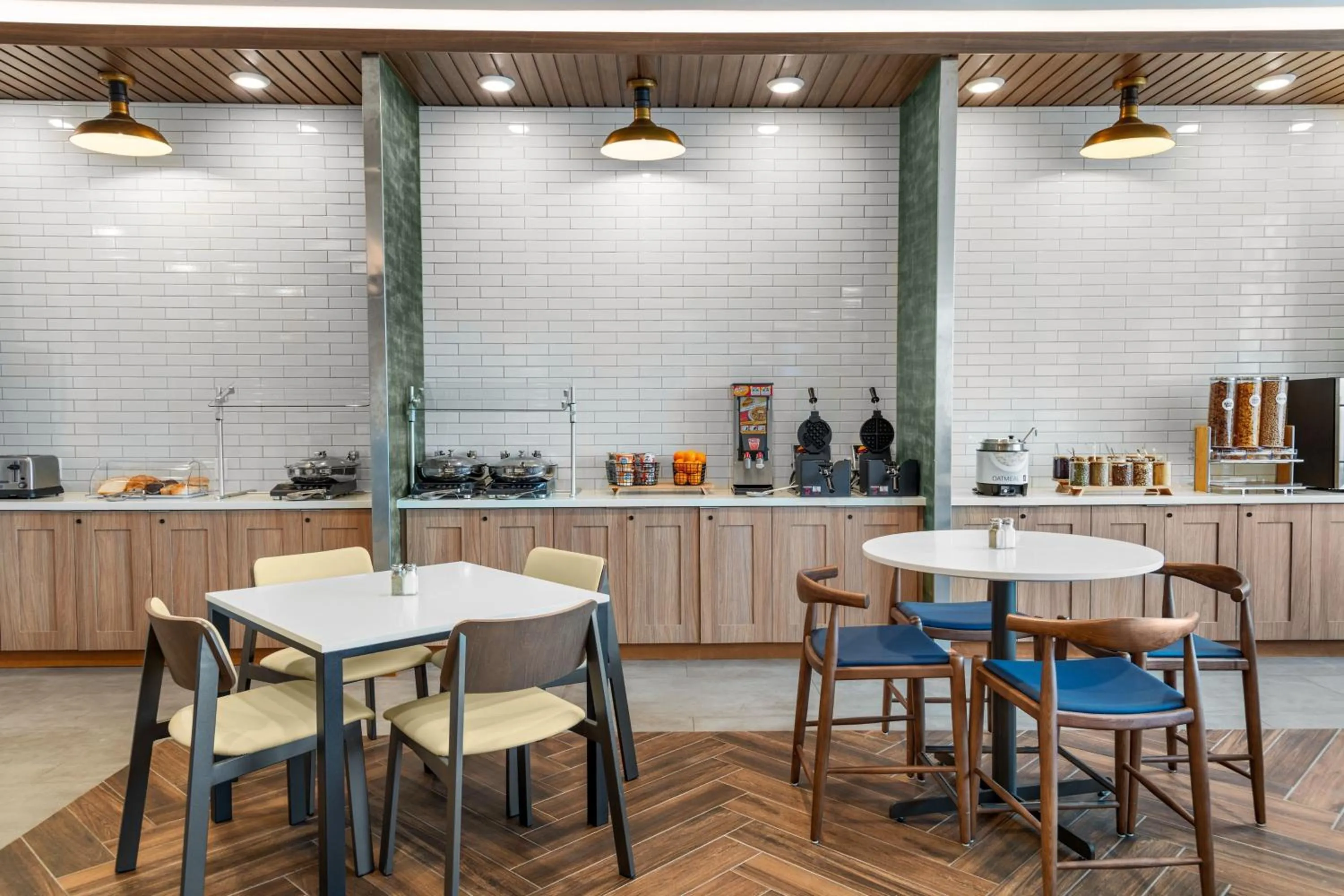 Breakfast in Fairfield Inn & Suites Austin Downtown