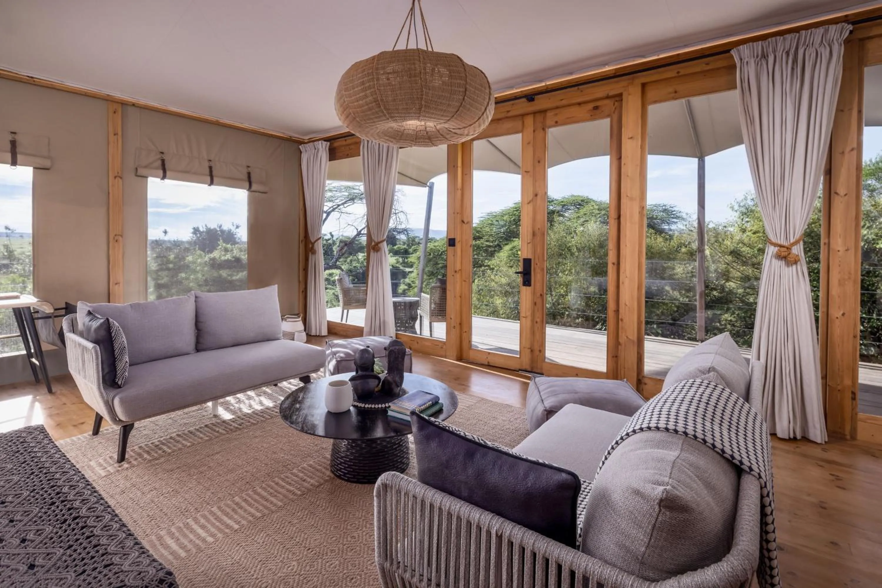 Lounge or bar in JW Marriott Masai Mara Lodge