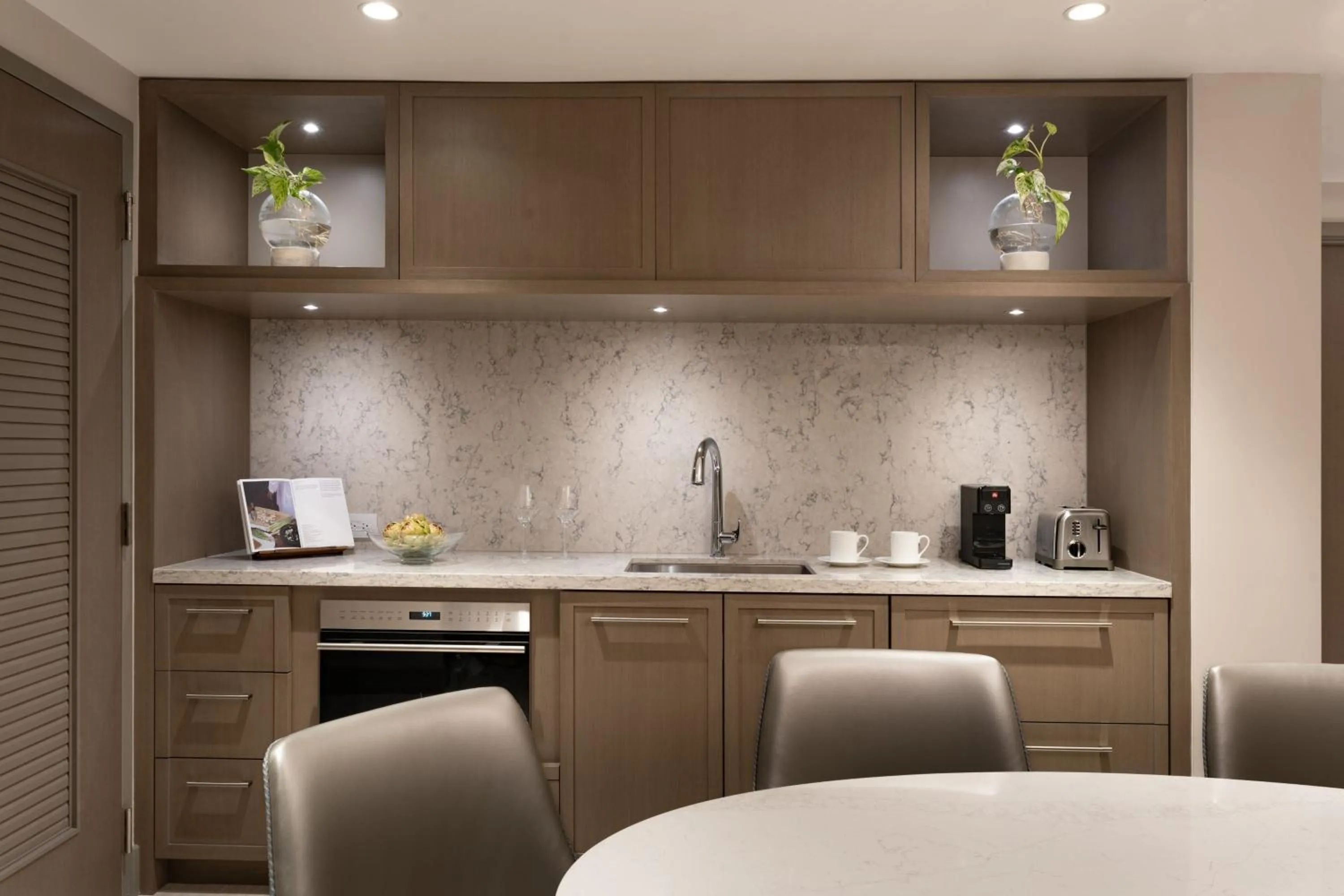 Kitchen or kitchenette in JW Marriott Clearwater Beach Resort & Spa