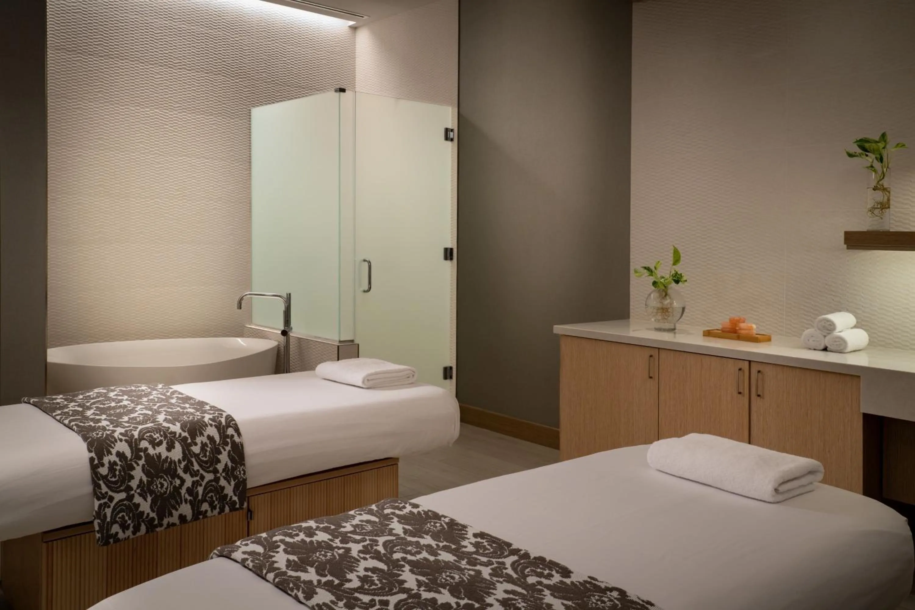 Spa and wellness centre/facilities, Bed in JW Marriott Clearwater Beach Resort & Spa