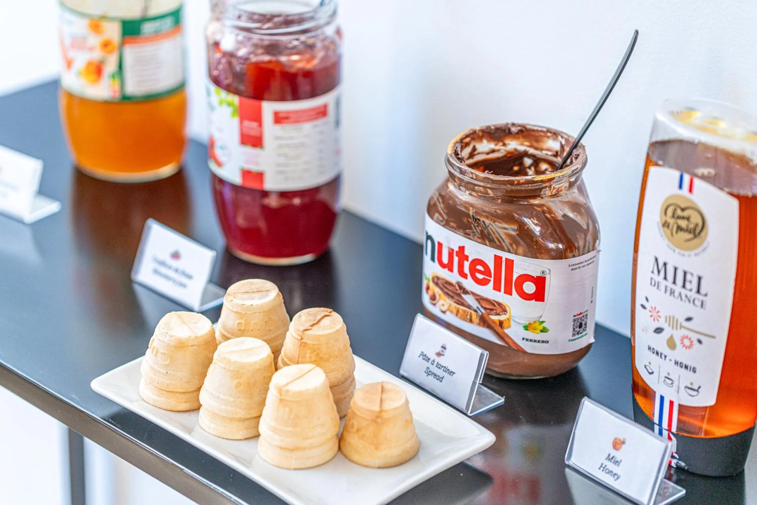 Buffet breakfast in Montempô Appart'Hôtel Toulouse Cité Internationale