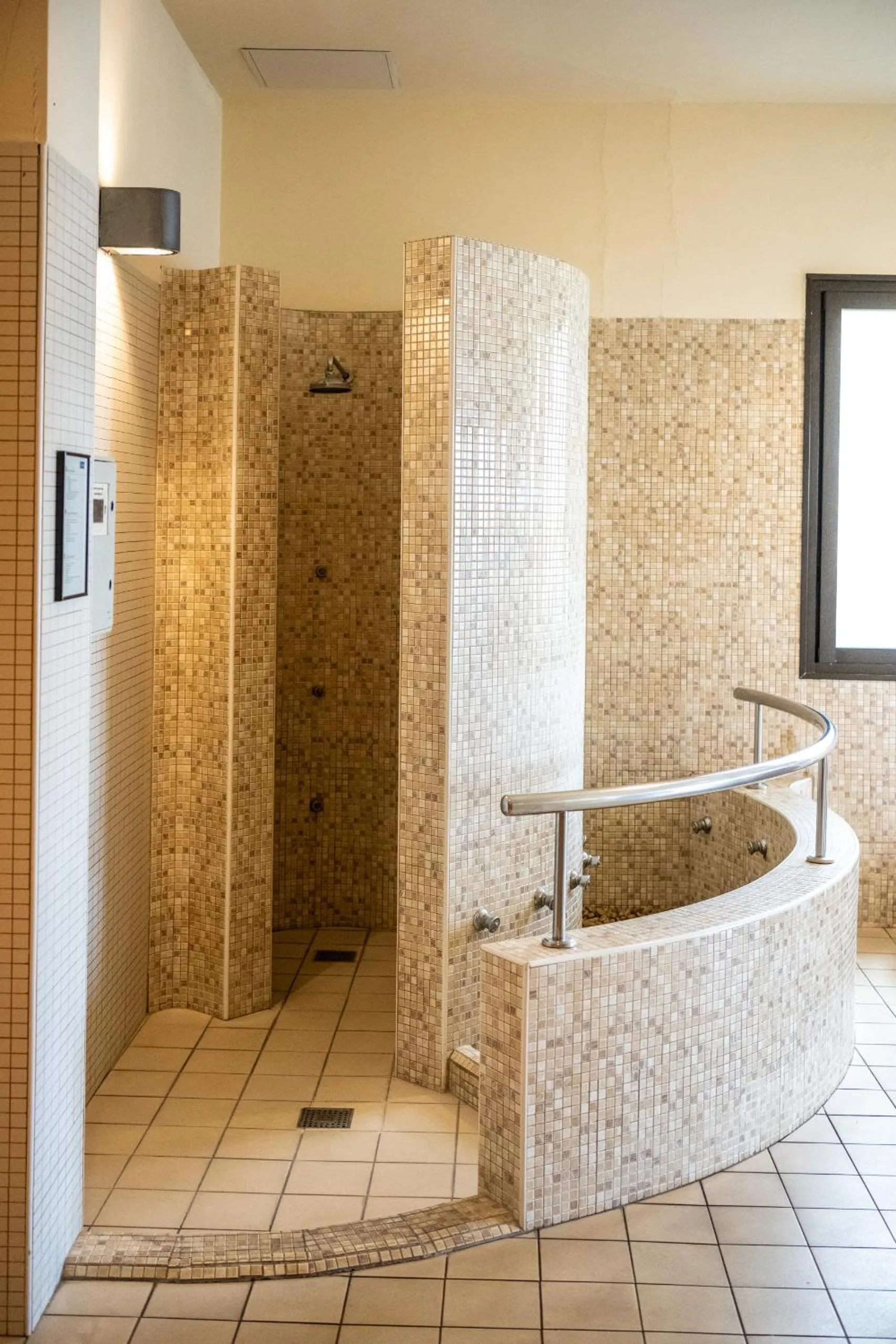 Shower in Luz Del Mar