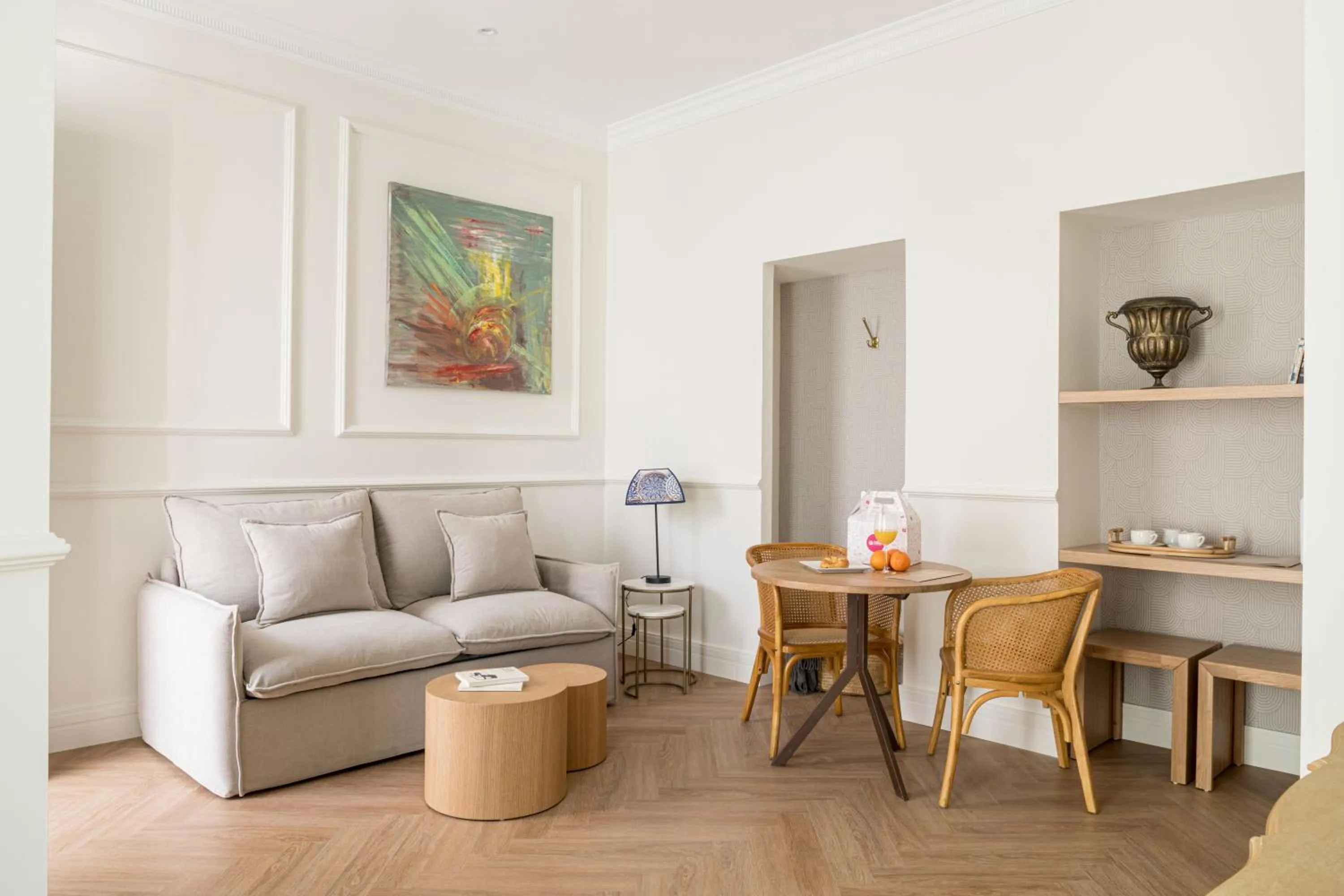 Living room in Mylu Suites by Puerta Catedral