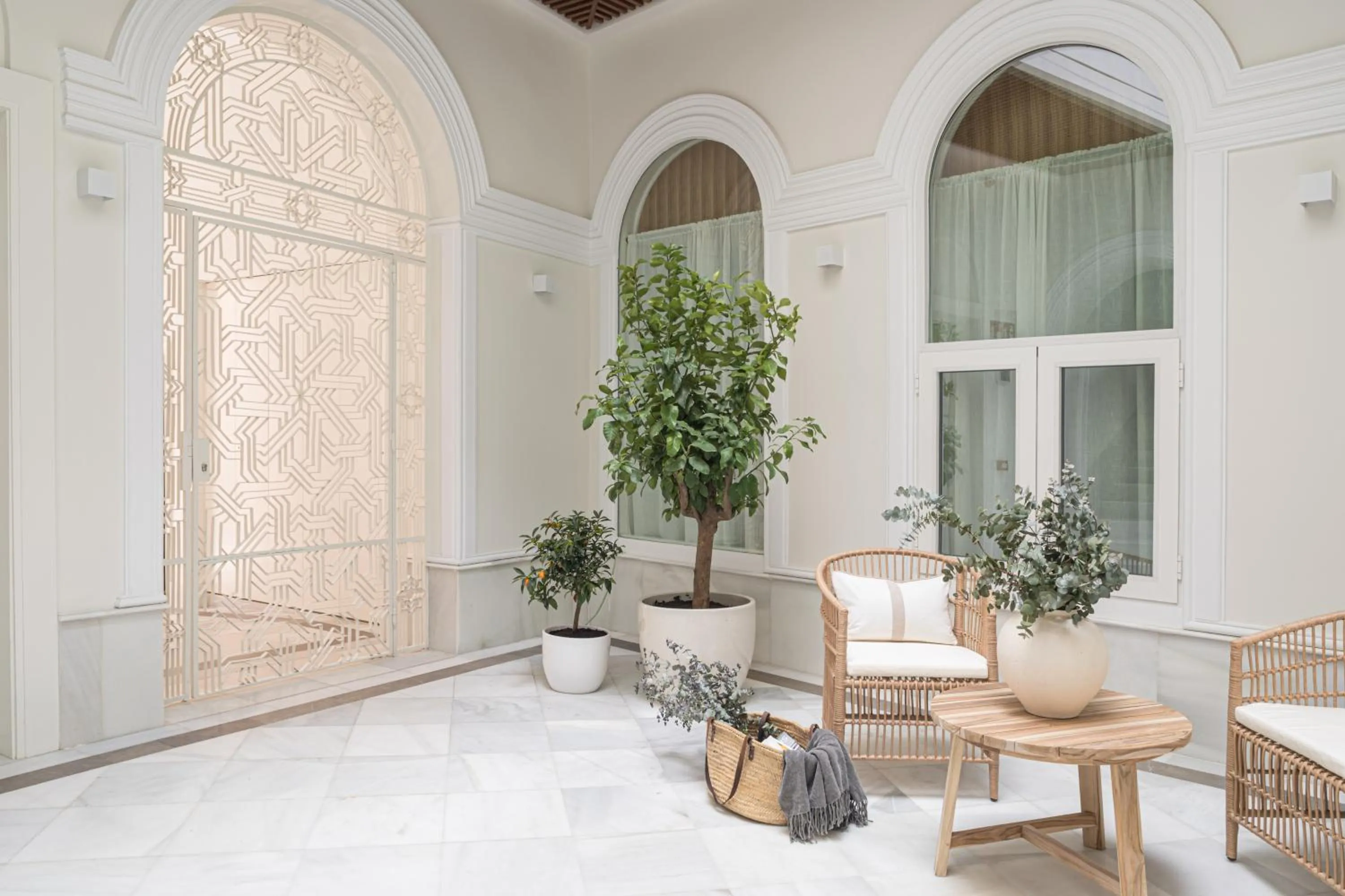 Lobby or reception in Mylu Suites by Puerta Catedral