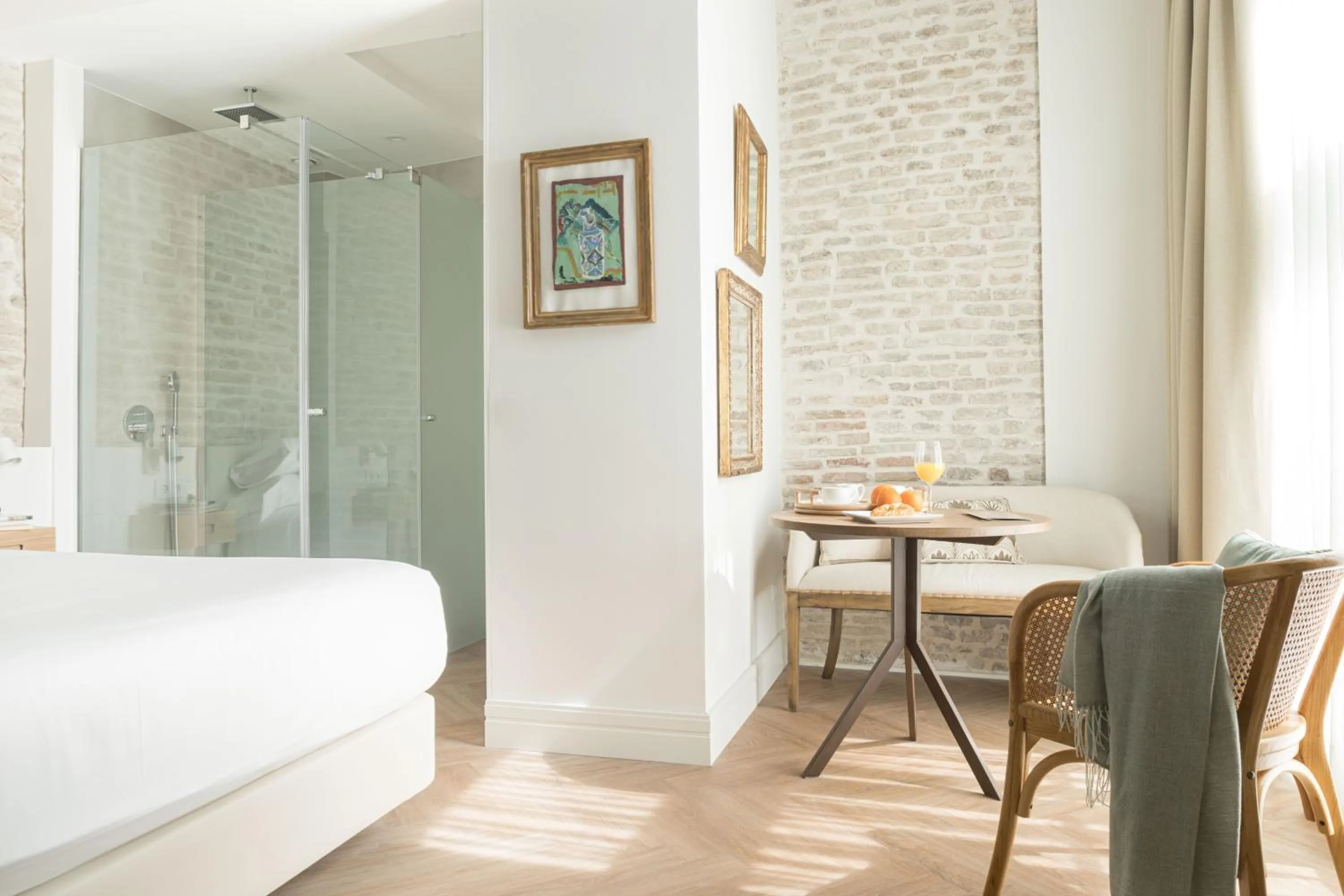 Shower, Bed in Mylu Suites by Puerta Catedral