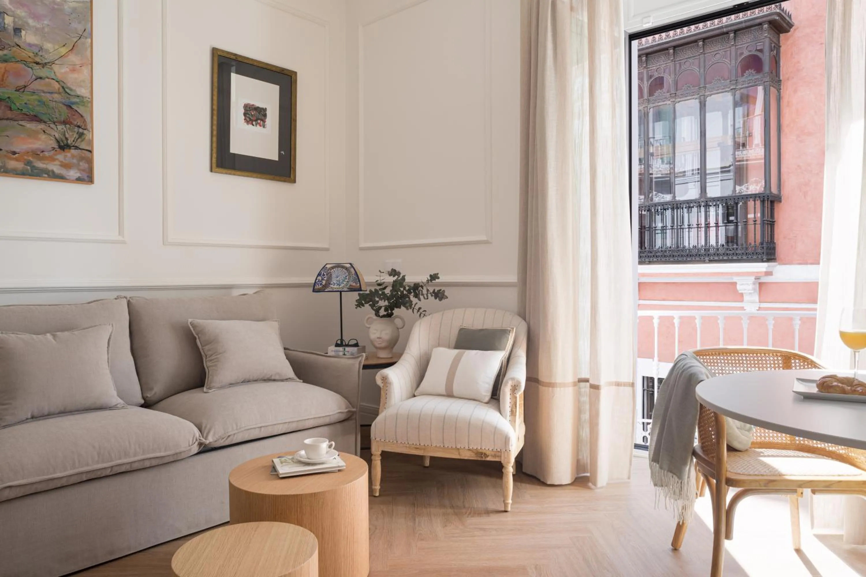 Living room in Mylu Suites by Puerta Catedral