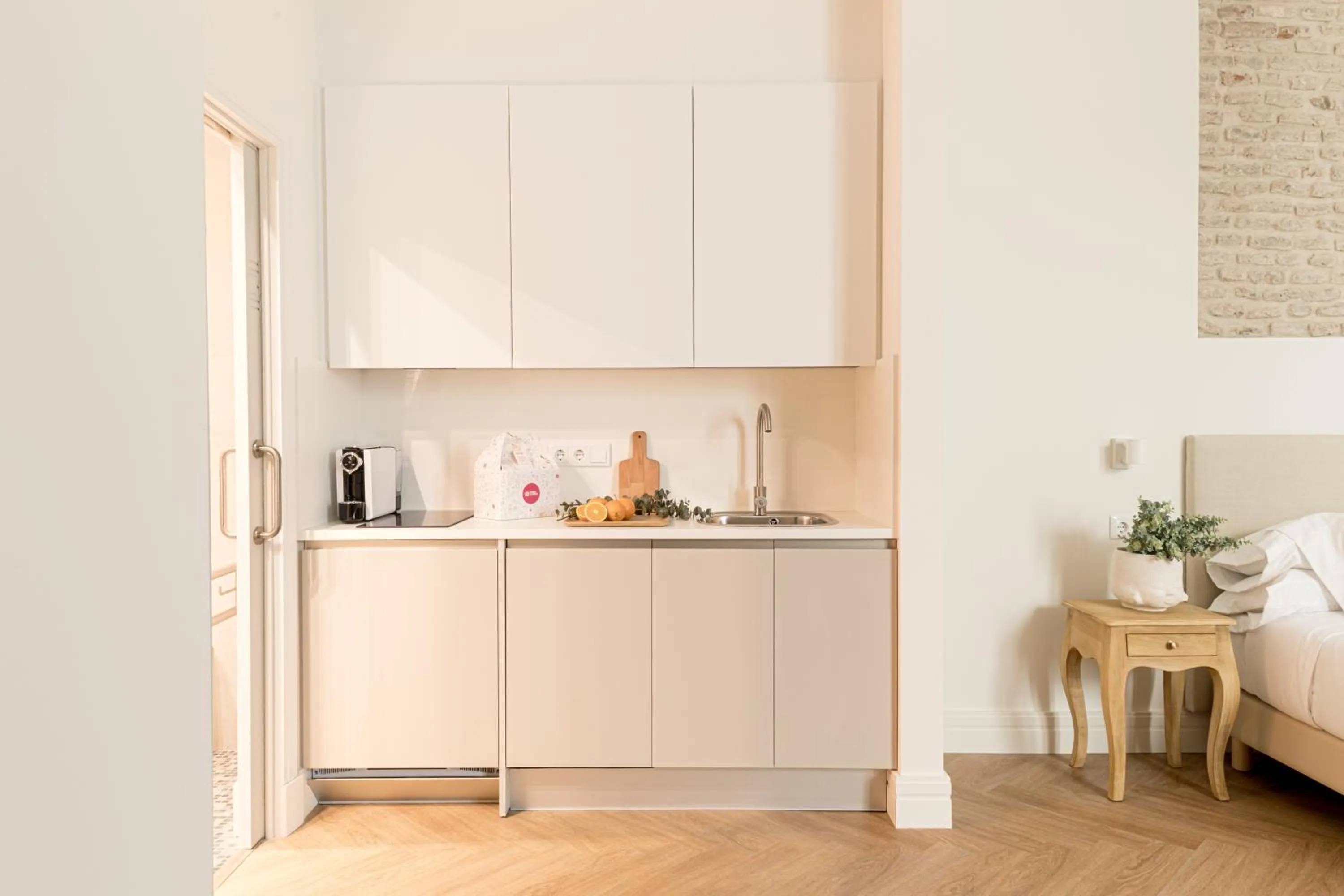 Coffee/tea facilities in Mylu Suites by Puerta Catedral