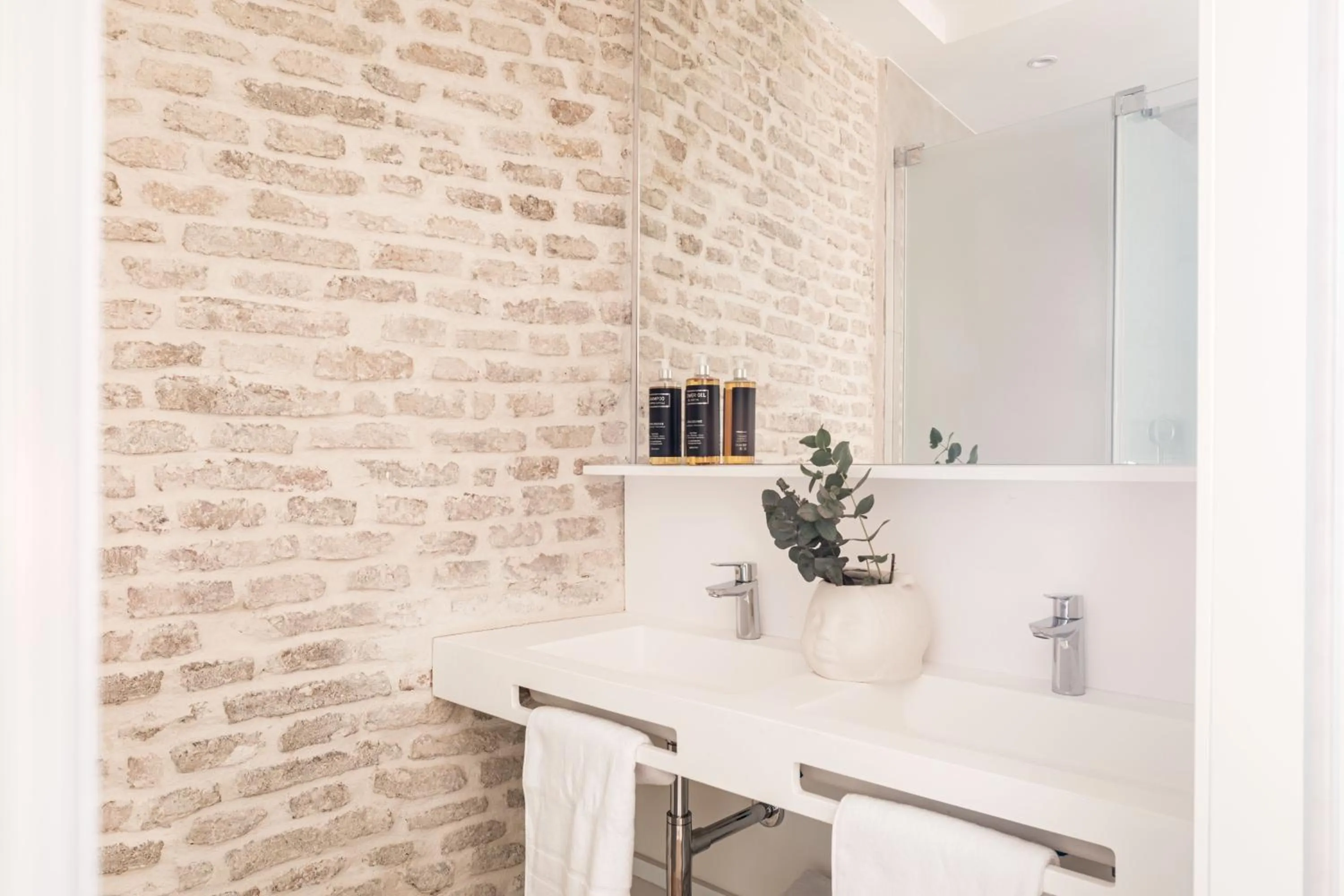 Toilet in Mylu Suites by Puerta Catedral