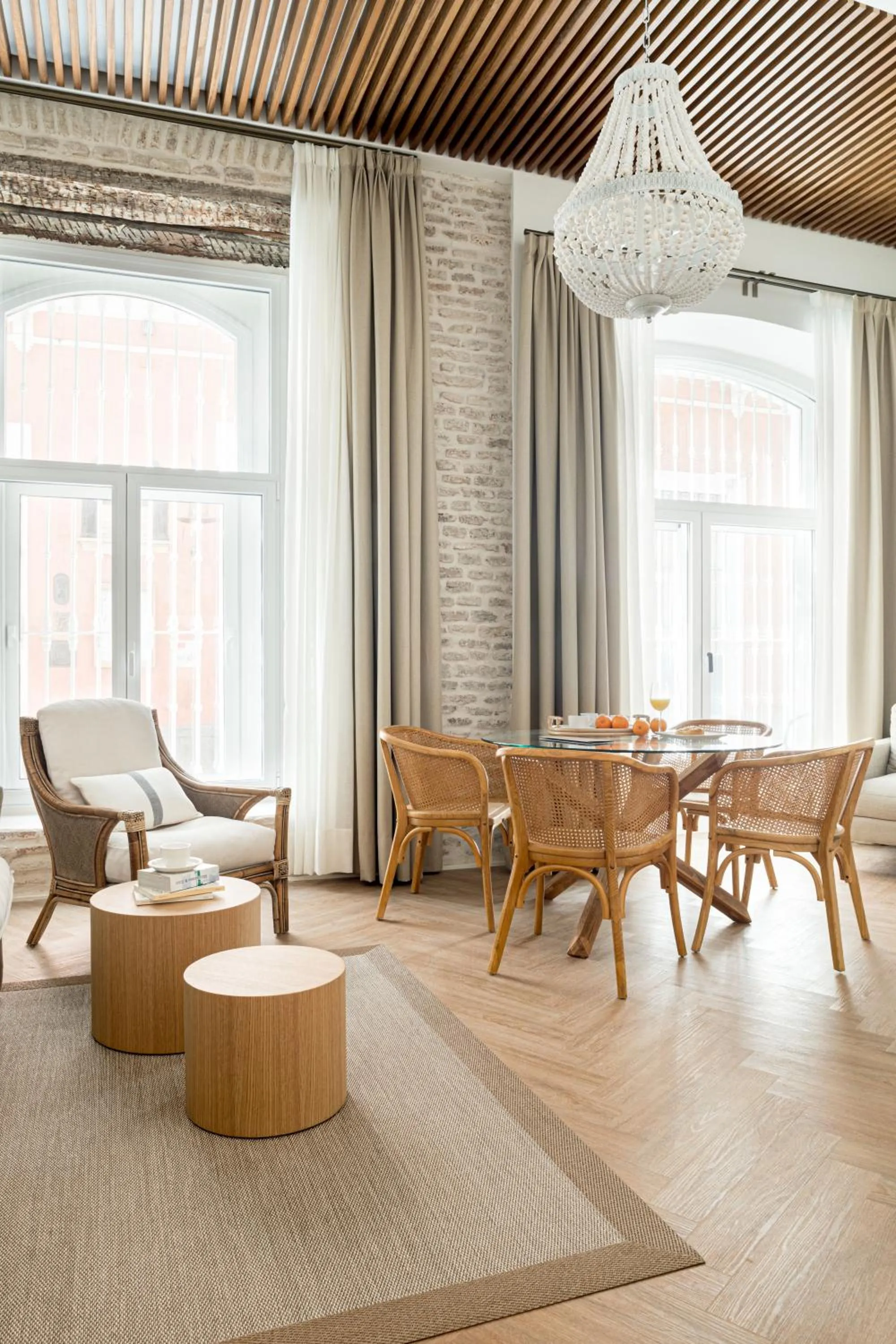 Dining area in Mylu Suites by Puerta Catedral