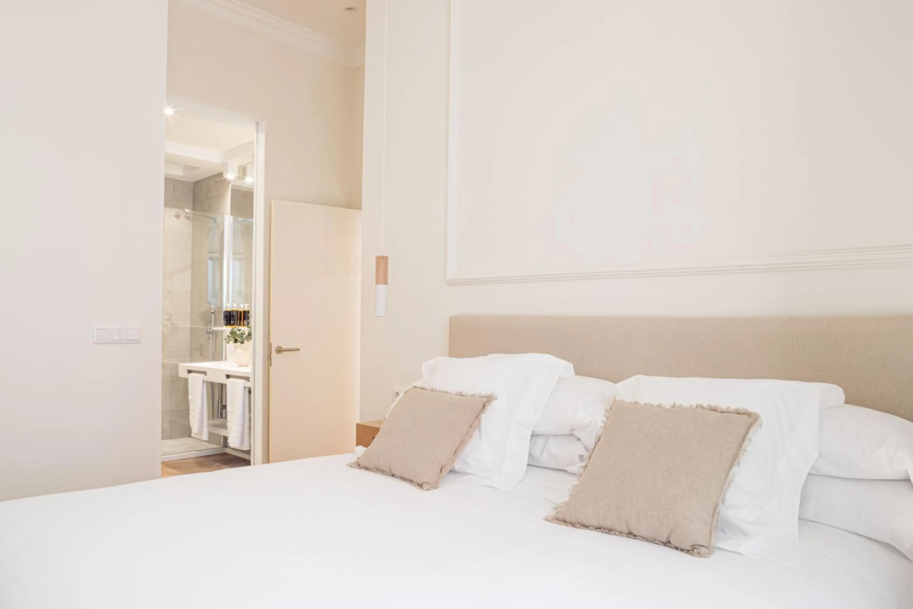 Bed in Mylu Suites by Puerta Catedral
