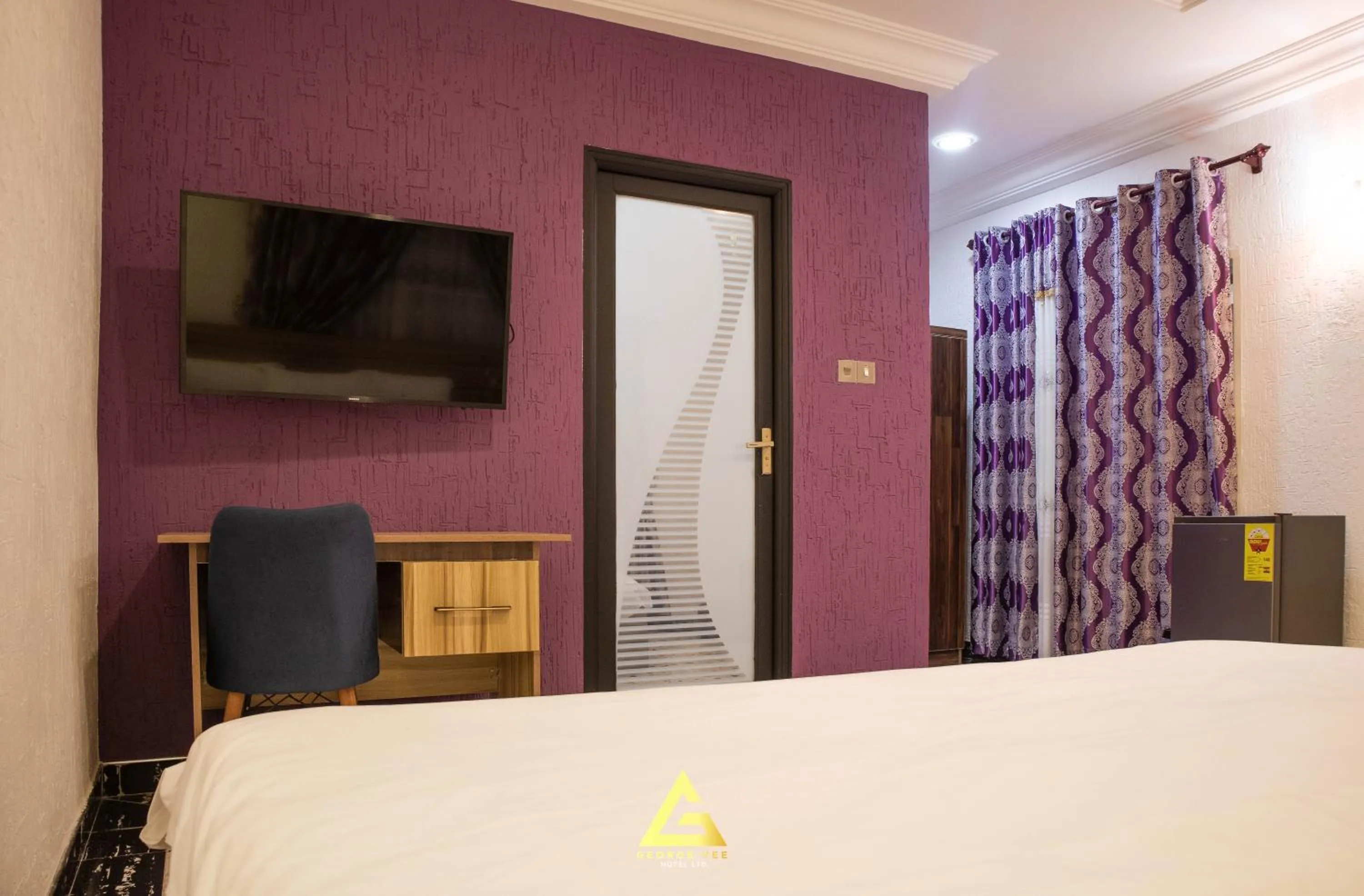 Bed in GEORGE VEE HOTEL LTD