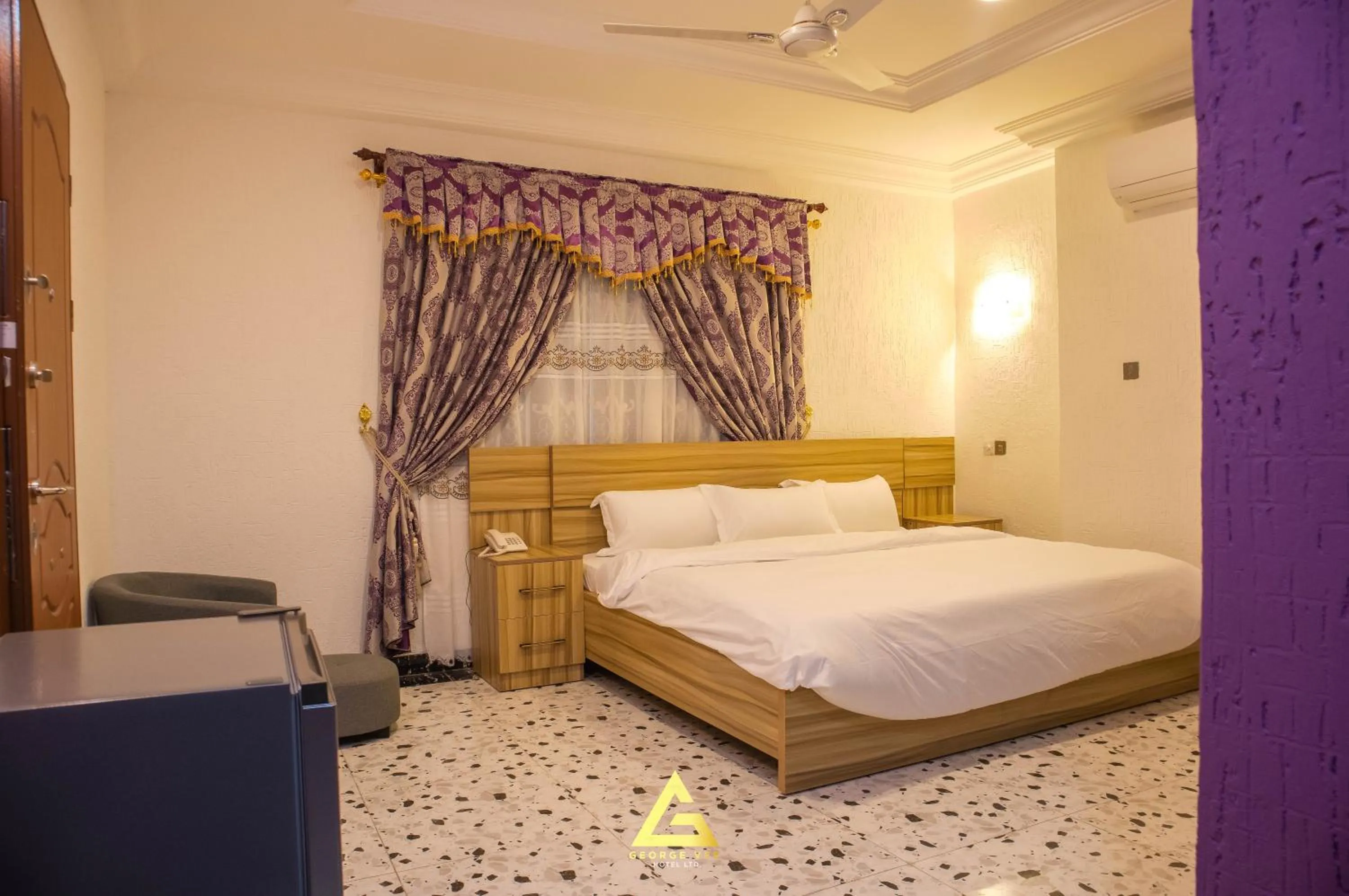 Bed in GEORGE VEE HOTEL LTD