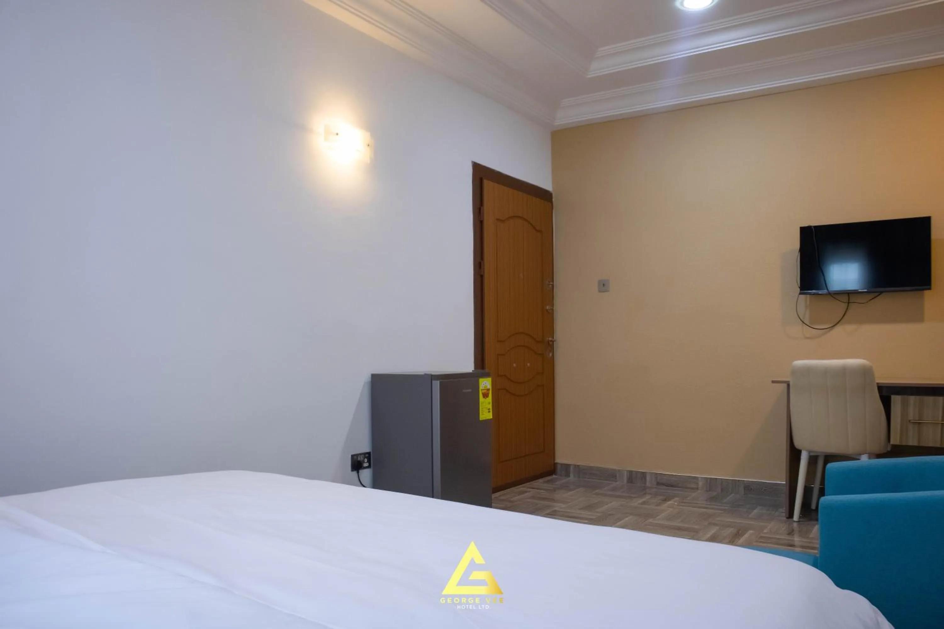 Bed in GEORGE VEE HOTEL LTD