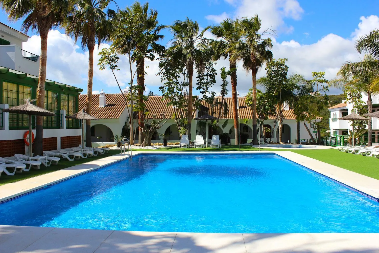 Swimming pool in Hotel Apartamentos Manilva Sun