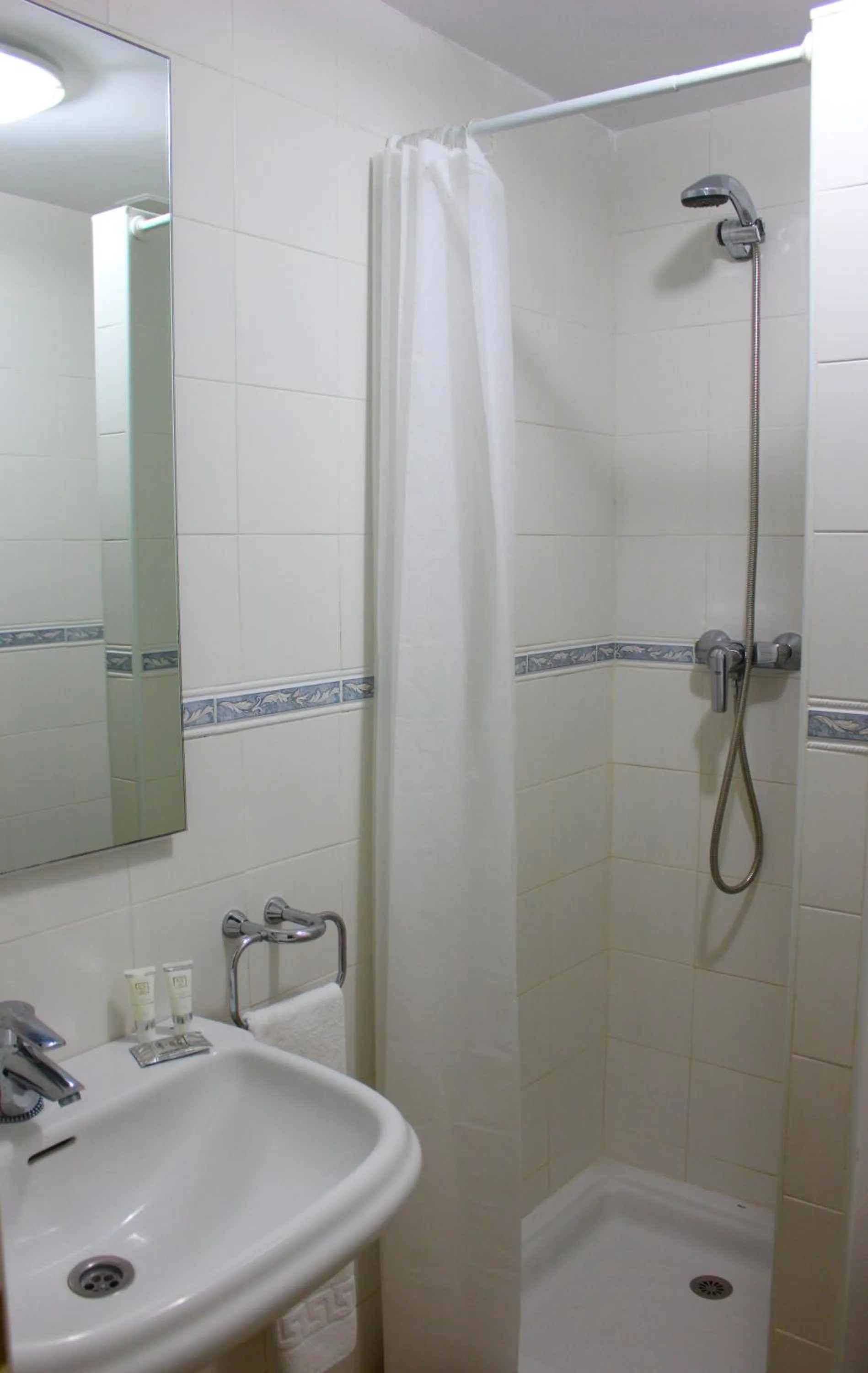 Bathroom in Hotel Apartamentos Manilva Sun