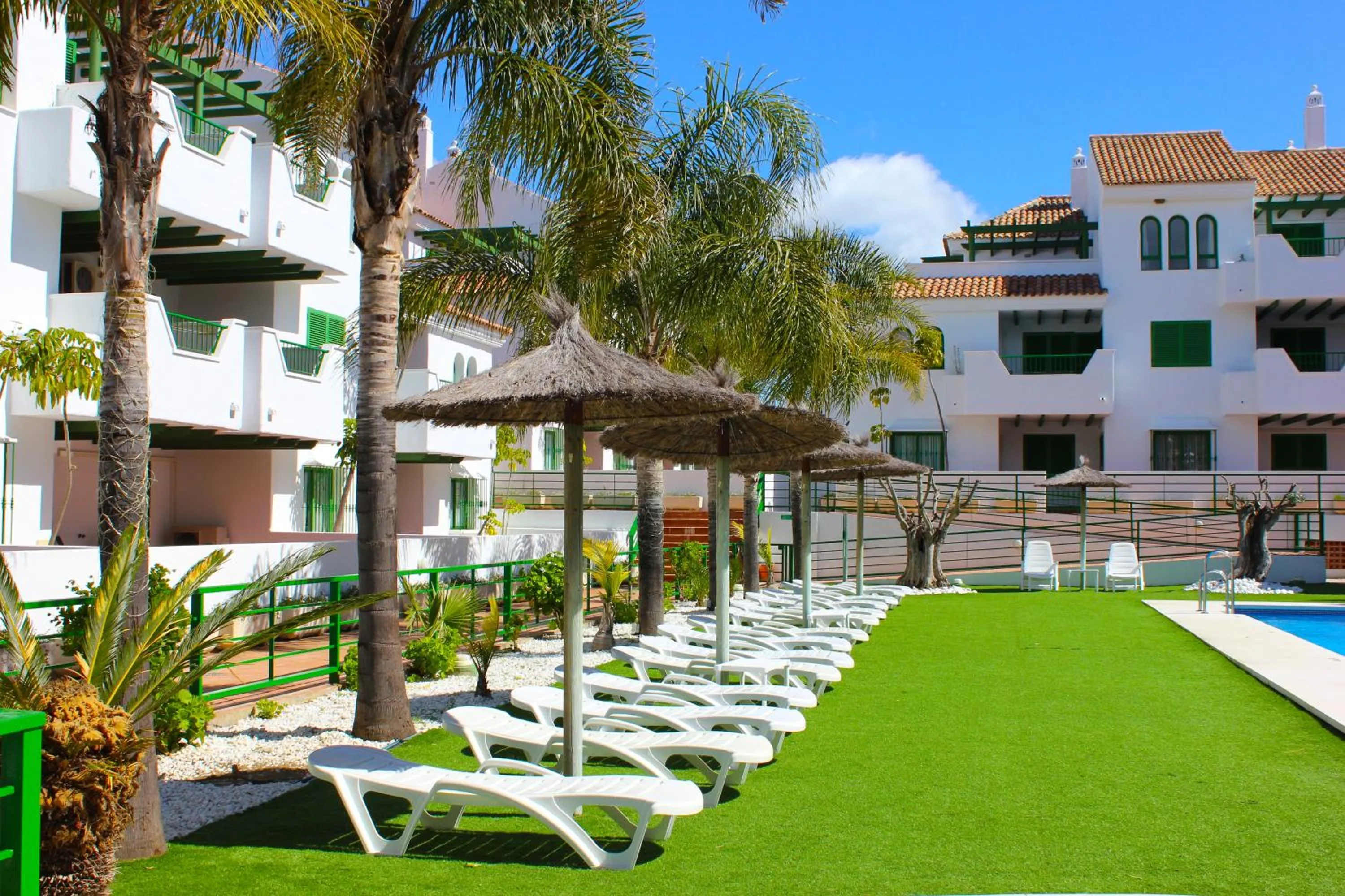 Swimming pool in Hotel Apartamentos Manilva Sun