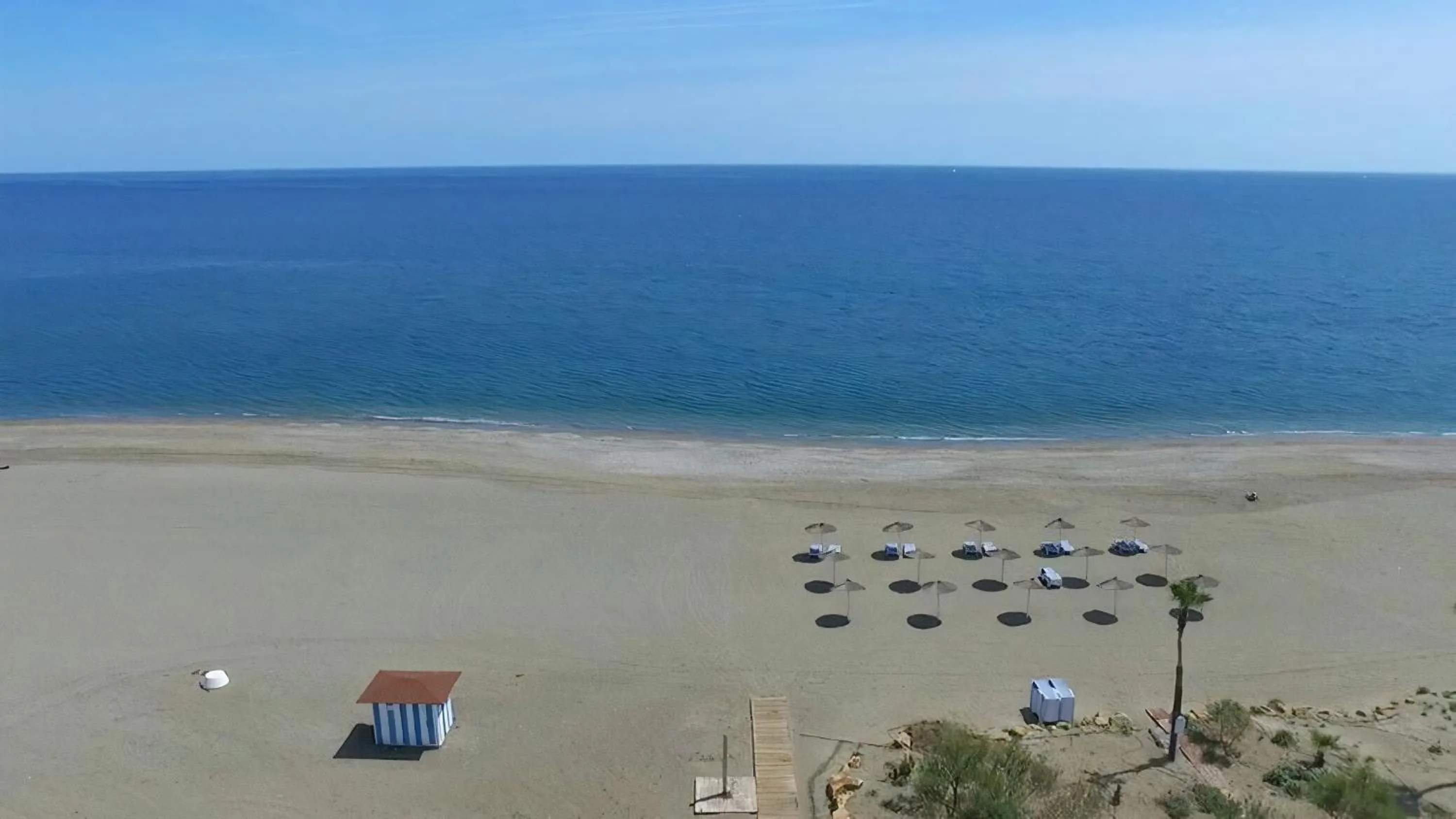 Beach in Hotel Apartamentos Manilva Sun