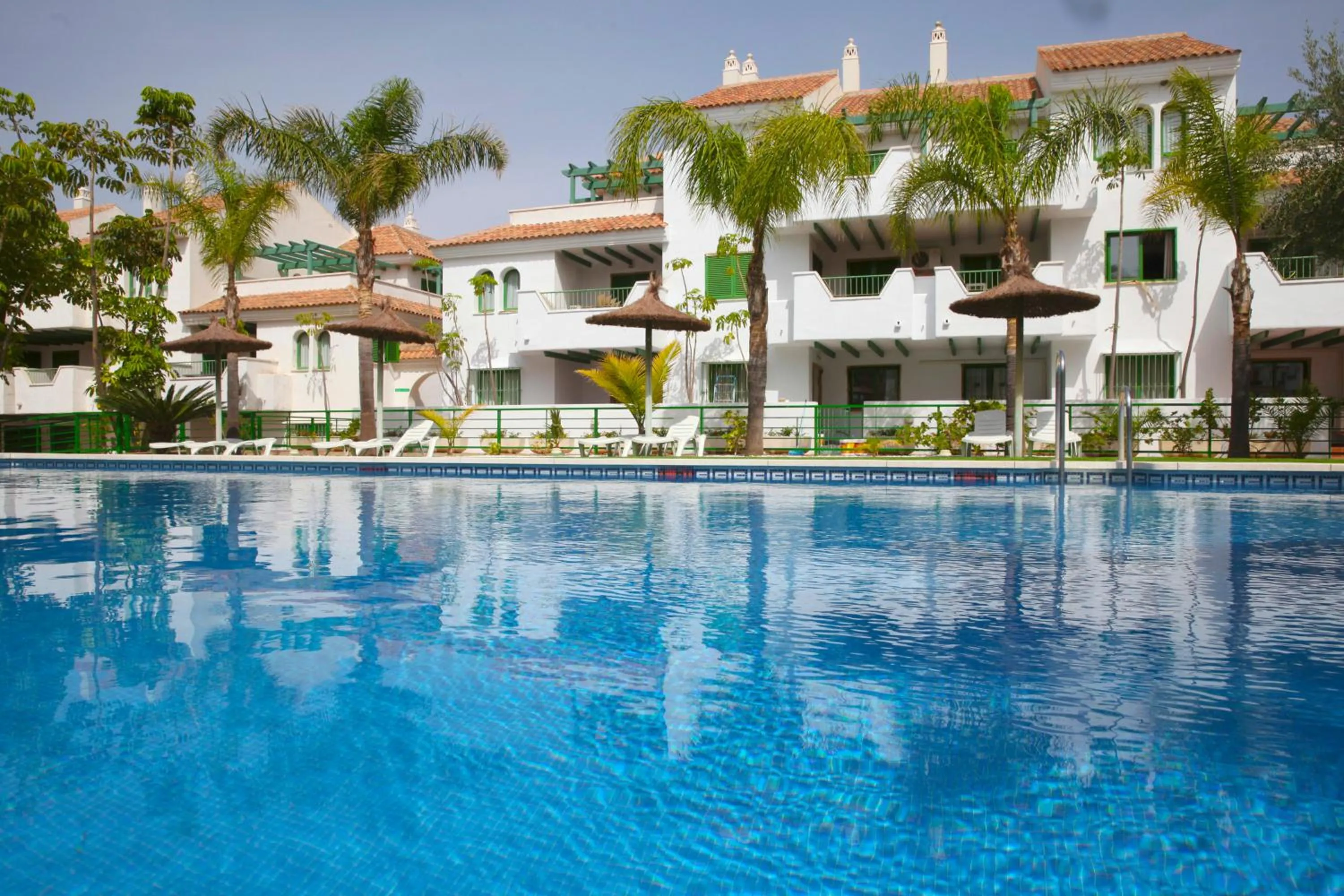 Swimming pool in Hotel Apartamentos Manilva Sun