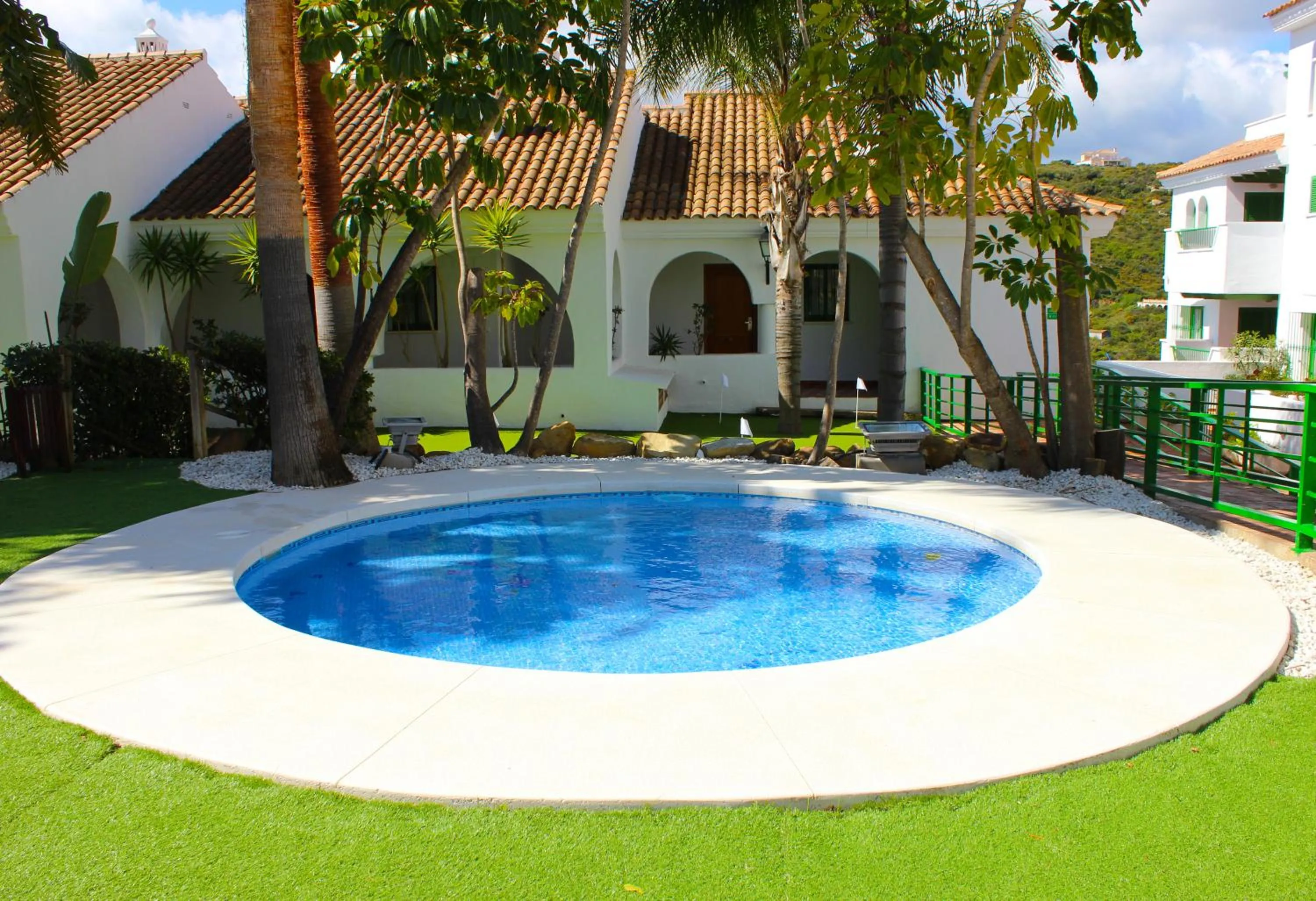 Swimming pool in Hotel Apartamentos Manilva Sun