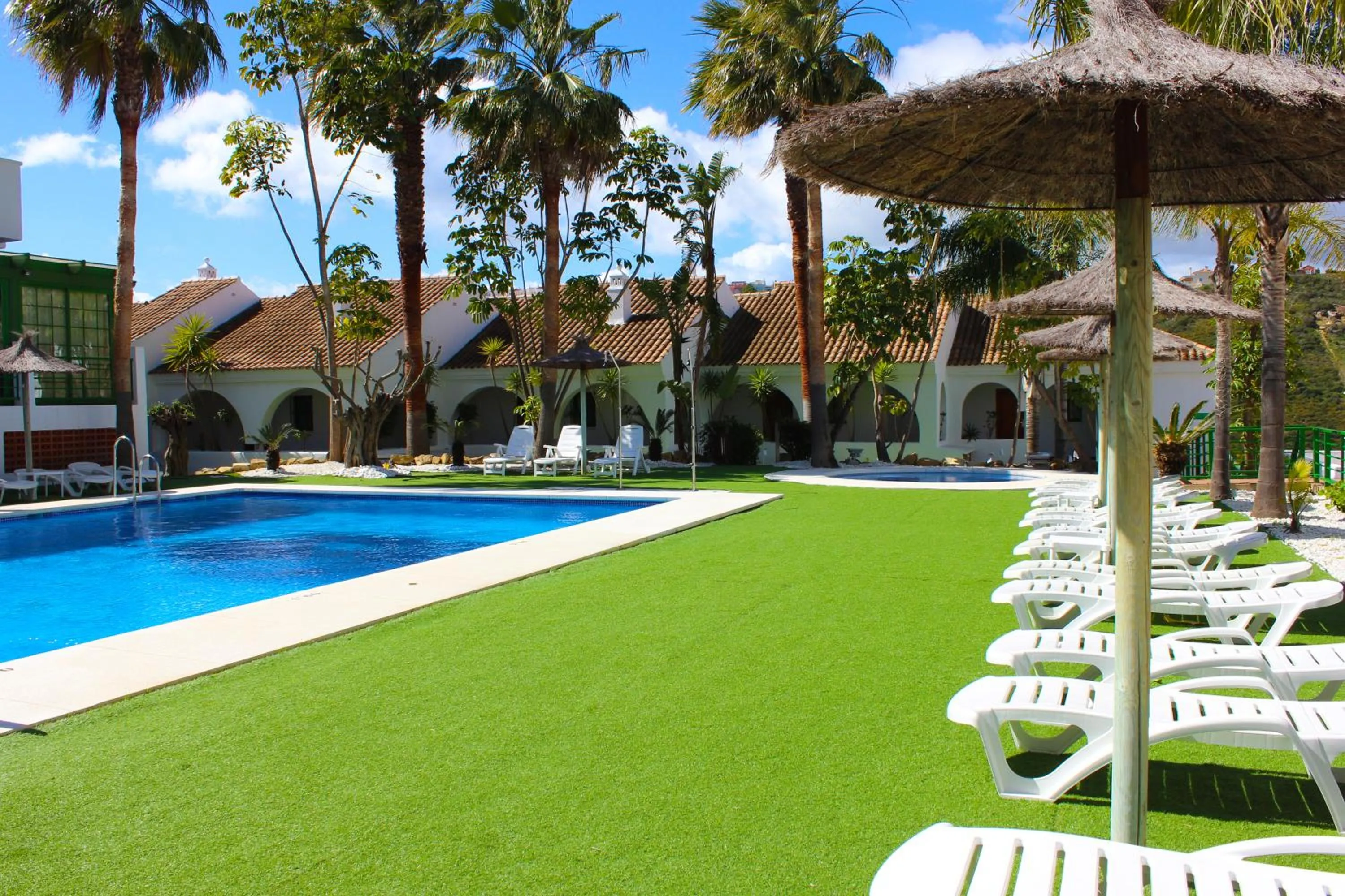 Swimming pool in Hotel Apartamentos Manilva Sun